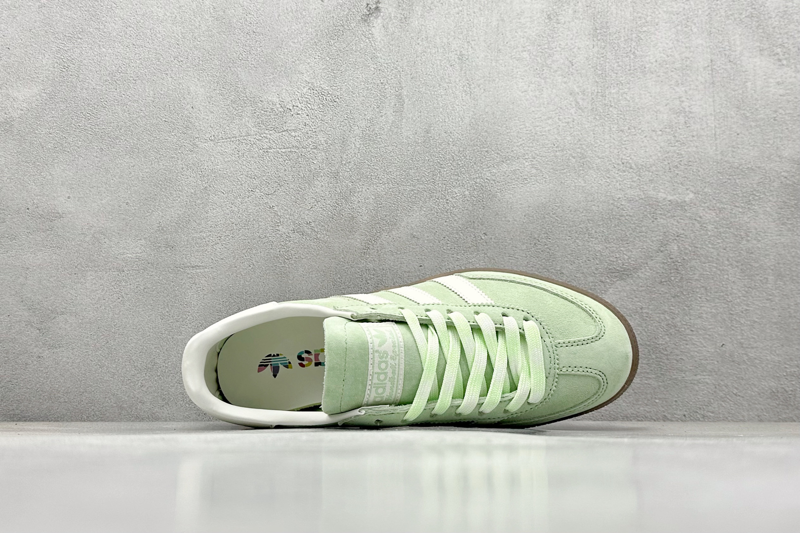 💰160
AD Handball Spezial 阿迪达斯经典款复古休闲板鞋
#原厂原档案开发出品 皮料切割干净无任何毛边 鞋型细节完美 超高清洁度
货号:KI5932
尺码:36 36.5 37 38 38.5 39 40 40.5 41 42 42.5 43 44 44.5 45
编码:28