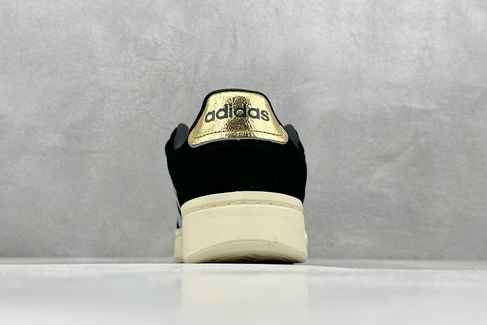 Adidas GRAND COURT ALPHA 复古潮流休闲面包鞋 JH8671