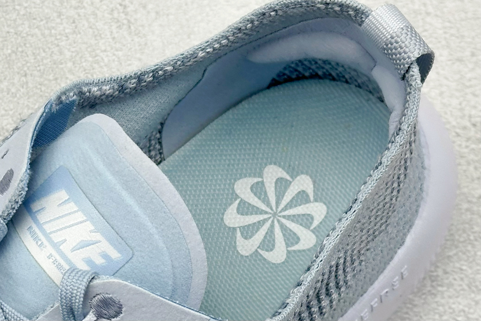 Nike Free 2025 耐克新款飞织面 透气缓震运动跑鞋 HF2720-400