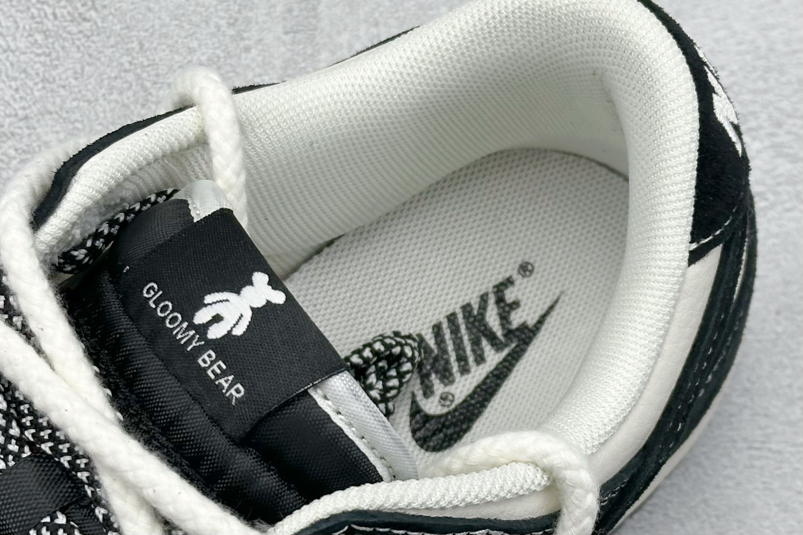 Nike SB Dunk Low x Stussy 黑白小钩绑带 SJ2068-290 Nike SB Dunk Low x Stussy 黑白小钩绑带 SJ2068-290