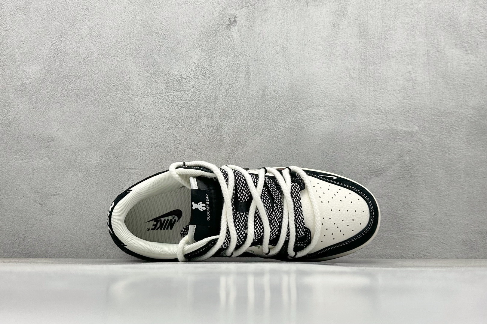 Nike SB Dunk Low x Stussy 黑白小钩绑带 SJ2068-290 Nike SB Dunk Low x Stussy 黑白小钩绑带 SJ2068-290