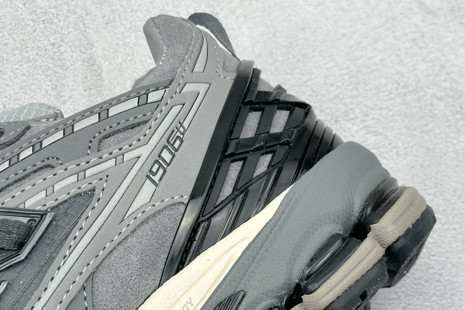 New Balance 1906系列复古老爹风休闲运动慢跑鞋 U1906NGC