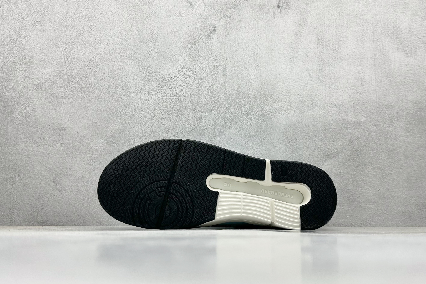 THE Roger Advantage 费德勒 x On 昂跑 轻盈休闲板鞋