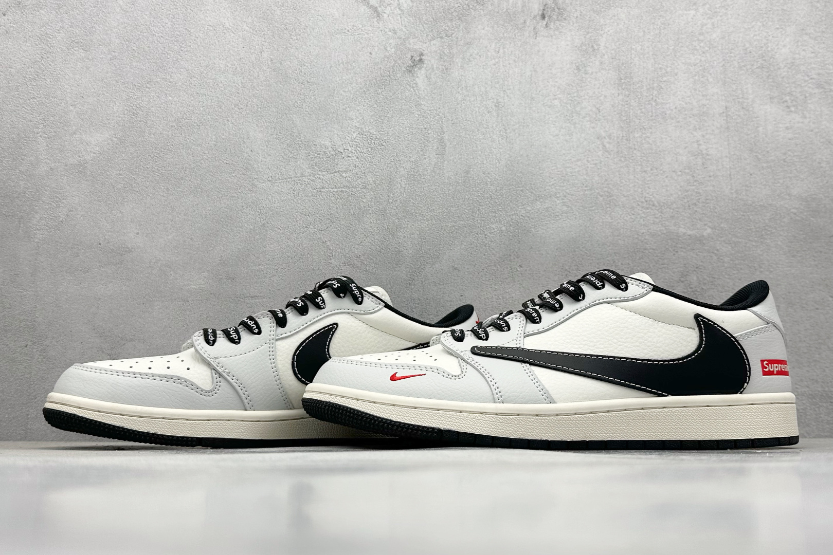 XC版 Travis Scott x Nike Air Jordan 1 Low x Supreme 米黑红 Air Jordan 1 Low 反转米黑红小钩倒钩 SJ2068-119 XC版 Travis Scott x Nike Air Jordan 1 Low x Supreme 米黑红 Air Jordan 1 Low 反转米黑红小钩倒钩 SJ2068-119
