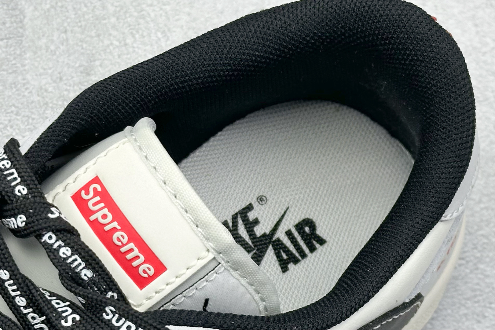 XC版 Travis Scott x Nike Air Jordan 1 Low x Supreme 米黑红 Air Jordan 1 Low 反转米黑红小钩倒钩 SJ2068-119 XC版 Travis Scott x Nike Air Jordan 1 Low x Supreme 米黑红 Air Jordan 1 Low 反转米黑红小钩倒钩 SJ2068-119