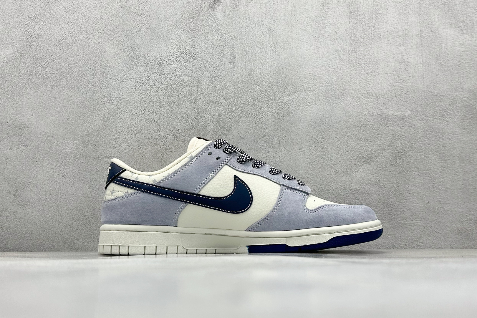 XC版Nk SB Dunk Low Bape联名 浅蓝双色 周年高端定制 低帮休闲板鞋 DJ2024-103 XC版Nk SB Dunk Low Bape联名 浅蓝双色 周年高端定制 低帮休闲板鞋 DJ2024-103