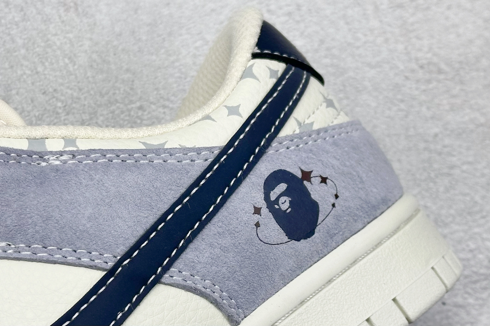 XC版Nk SB Dunk Low Bape联名 浅蓝双色 周年高端定制 低帮休闲板鞋 DJ2024-103 XC版Nk SB Dunk Low Bape联名 浅蓝双色 周年高端定制 低帮休闲板鞋 DJ2024-103