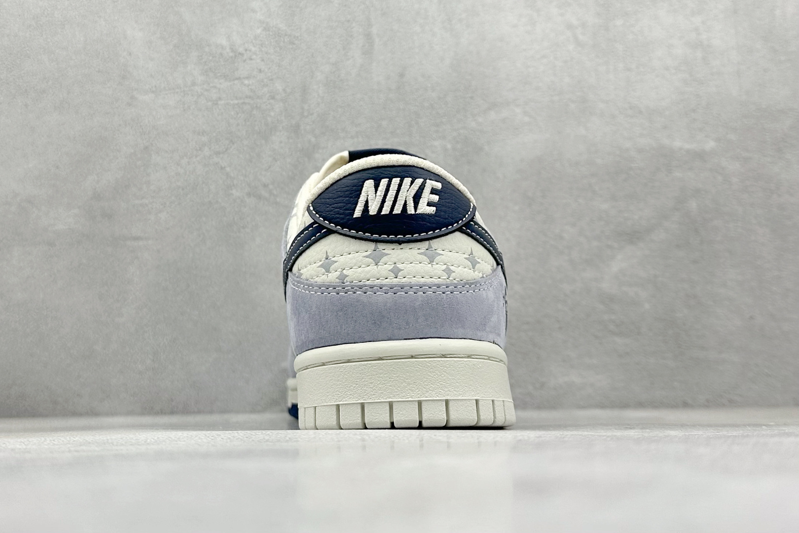 XC版Nk SB Dunk Low Bape联名 浅蓝双色 周年高端定制 低帮休闲板鞋 DJ2024-103 XC版Nk SB Dunk Low Bape联名 浅蓝双色 周年高端定制 低帮休闲板鞋 DJ2024-103