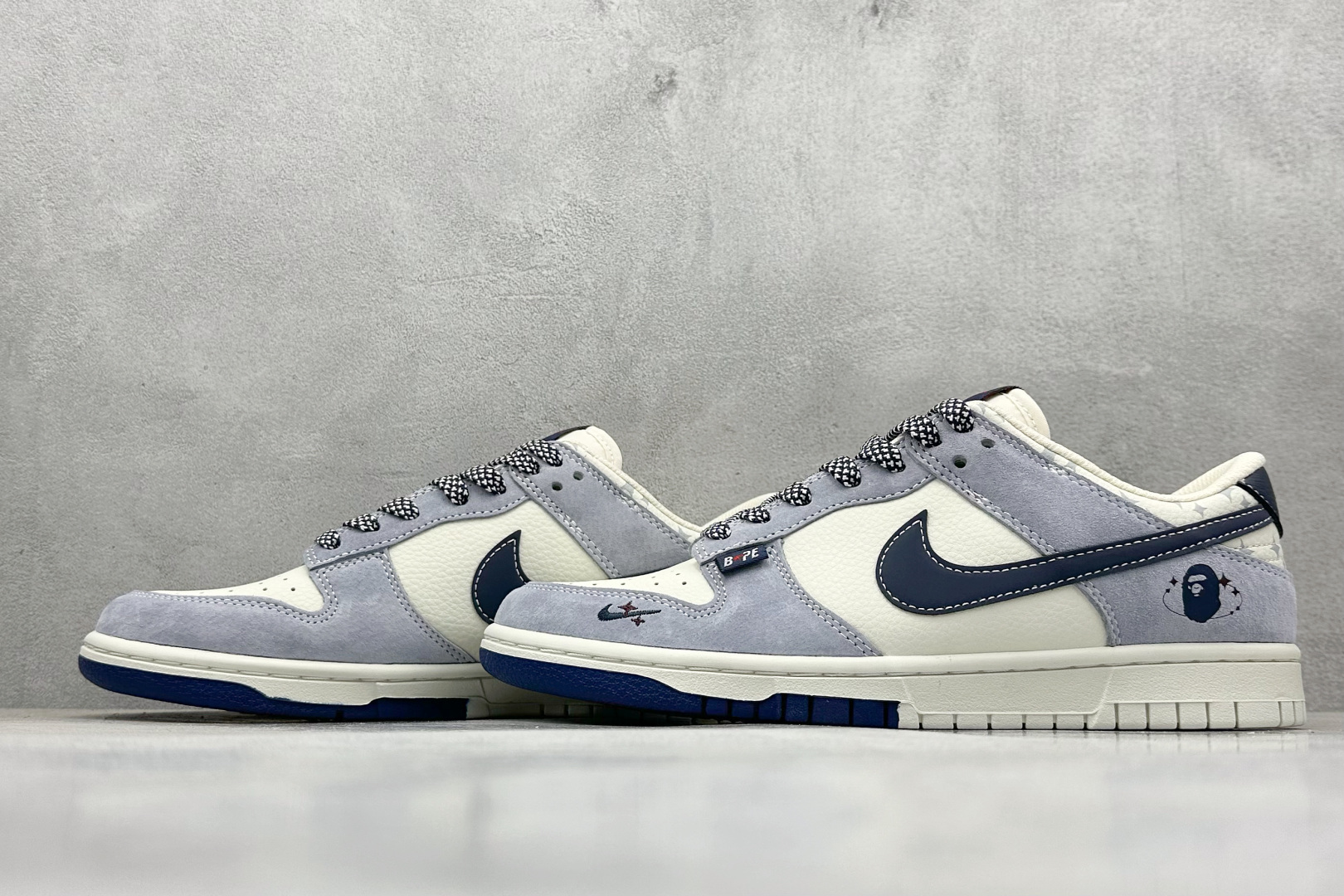XC版Nk SB Dunk Low Bape联名 浅蓝双色 周年高端定制 低帮休闲板鞋 DJ2024-103 XC版Nk SB Dunk Low Bape联名 浅蓝双色 周年高端定制 低帮休闲板鞋 DJ2024-103