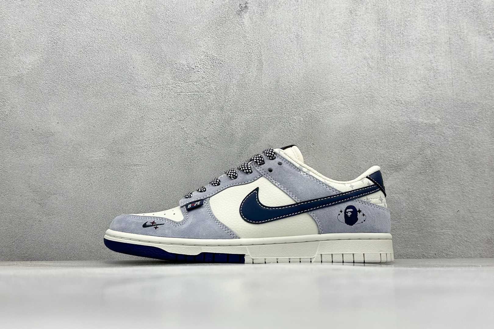 XC版Nk SB Dunk Low Bape联名 浅蓝双色 周年高端定制 低帮休闲板鞋 DJ2024-103 XC版Nk SB Dunk Low Bape联名 浅蓝双色 周年高端定制 低帮休闲板鞋 DJ2024-103