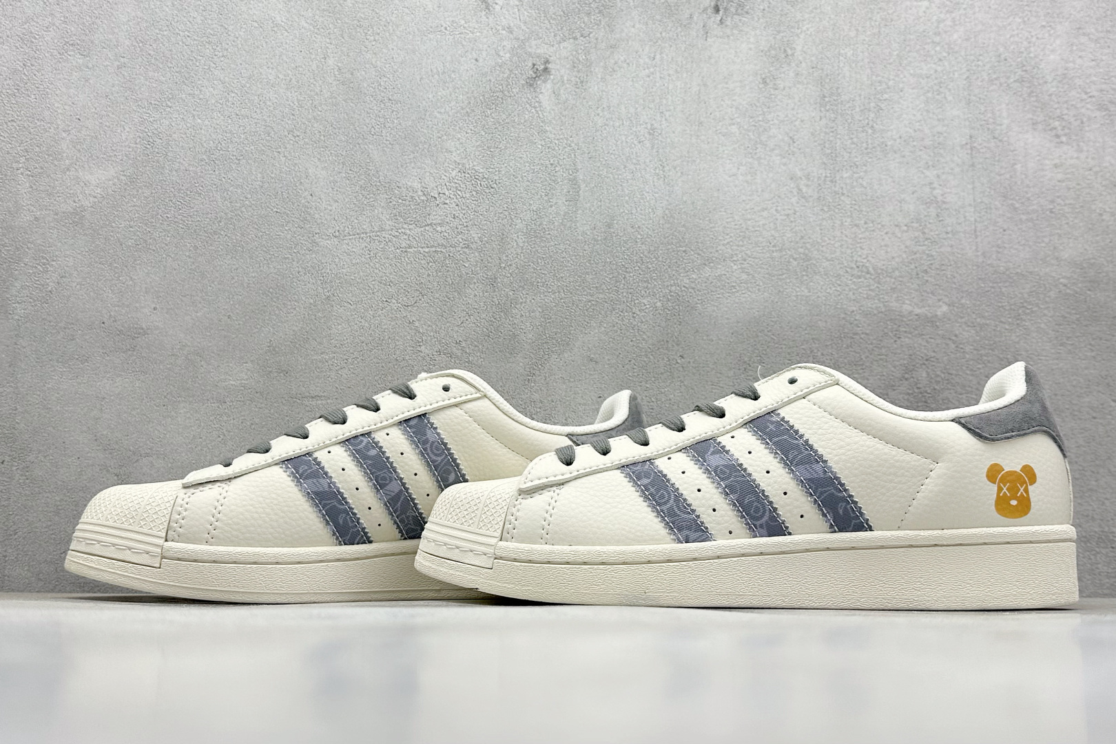 AD Originals Superstar 小熊 白蓝黄 XS0011 AD Originals Superstar 小熊 白蓝黄 XS0011