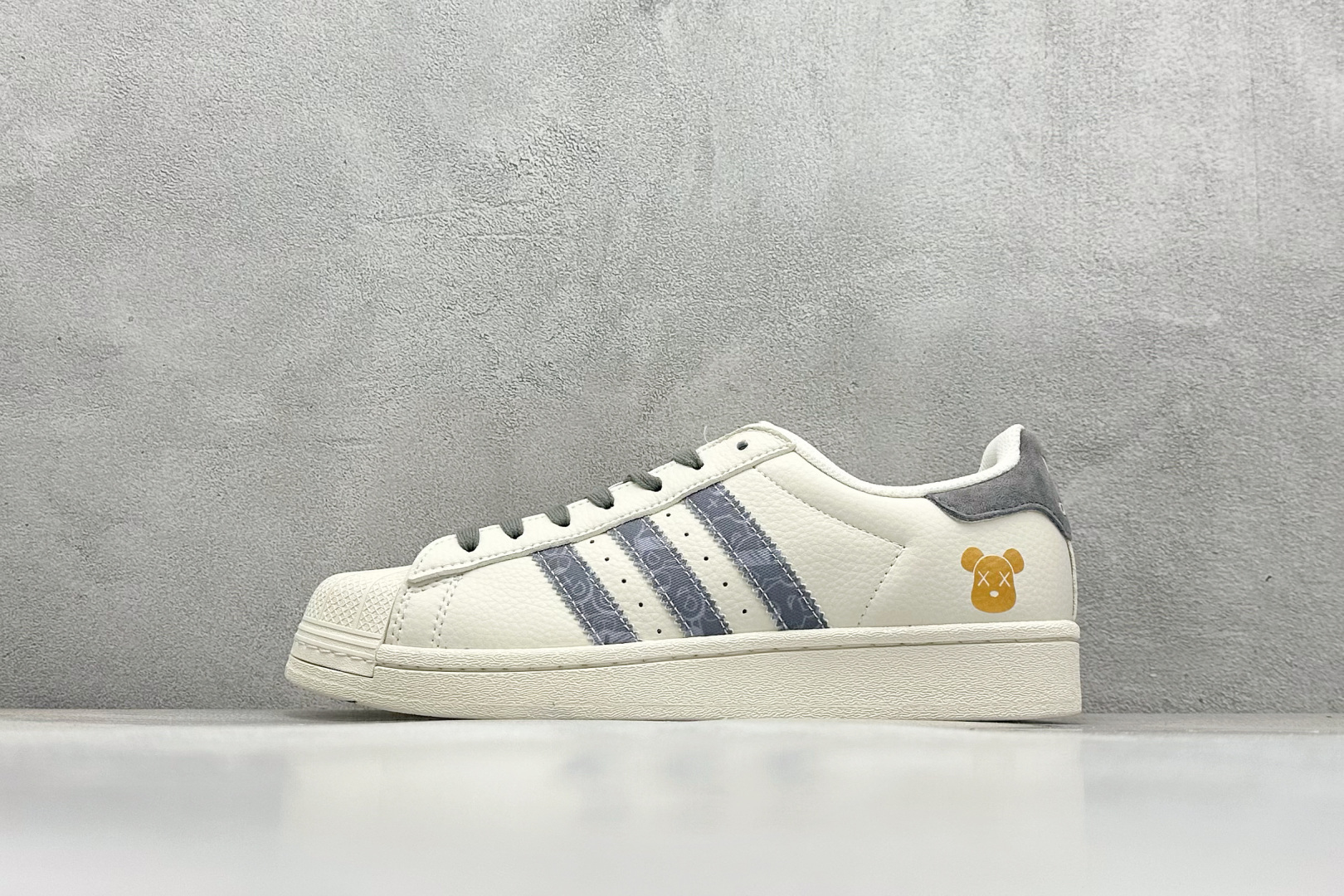 AD Originals Superstar 小熊 白蓝黄 XS0011 AD Originals Superstar 小熊 白蓝黄 XS0011