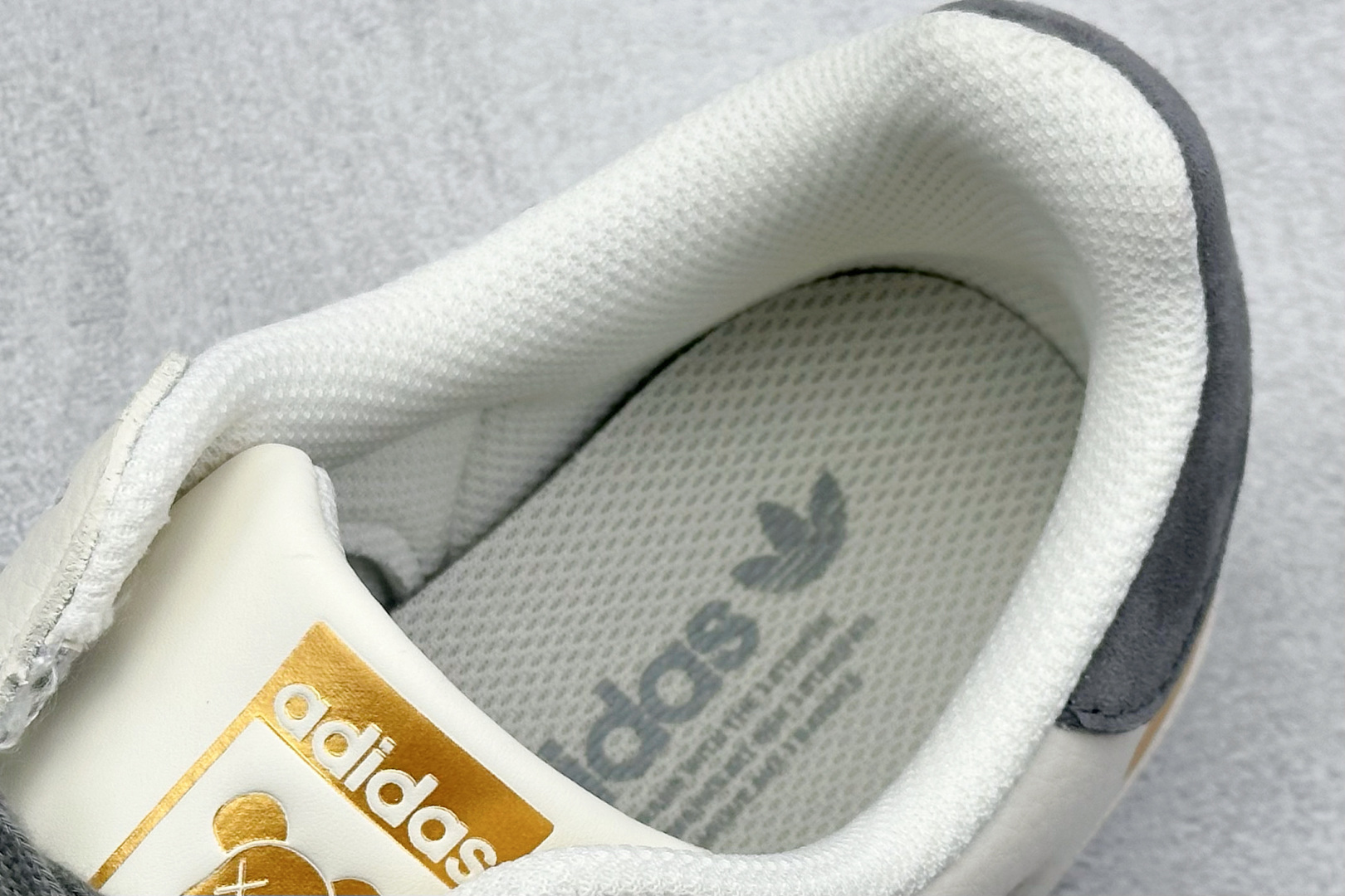 AD Originals Superstar 小熊 白蓝黄 XS0011 AD Originals Superstar 小熊 白蓝黄 XS0011