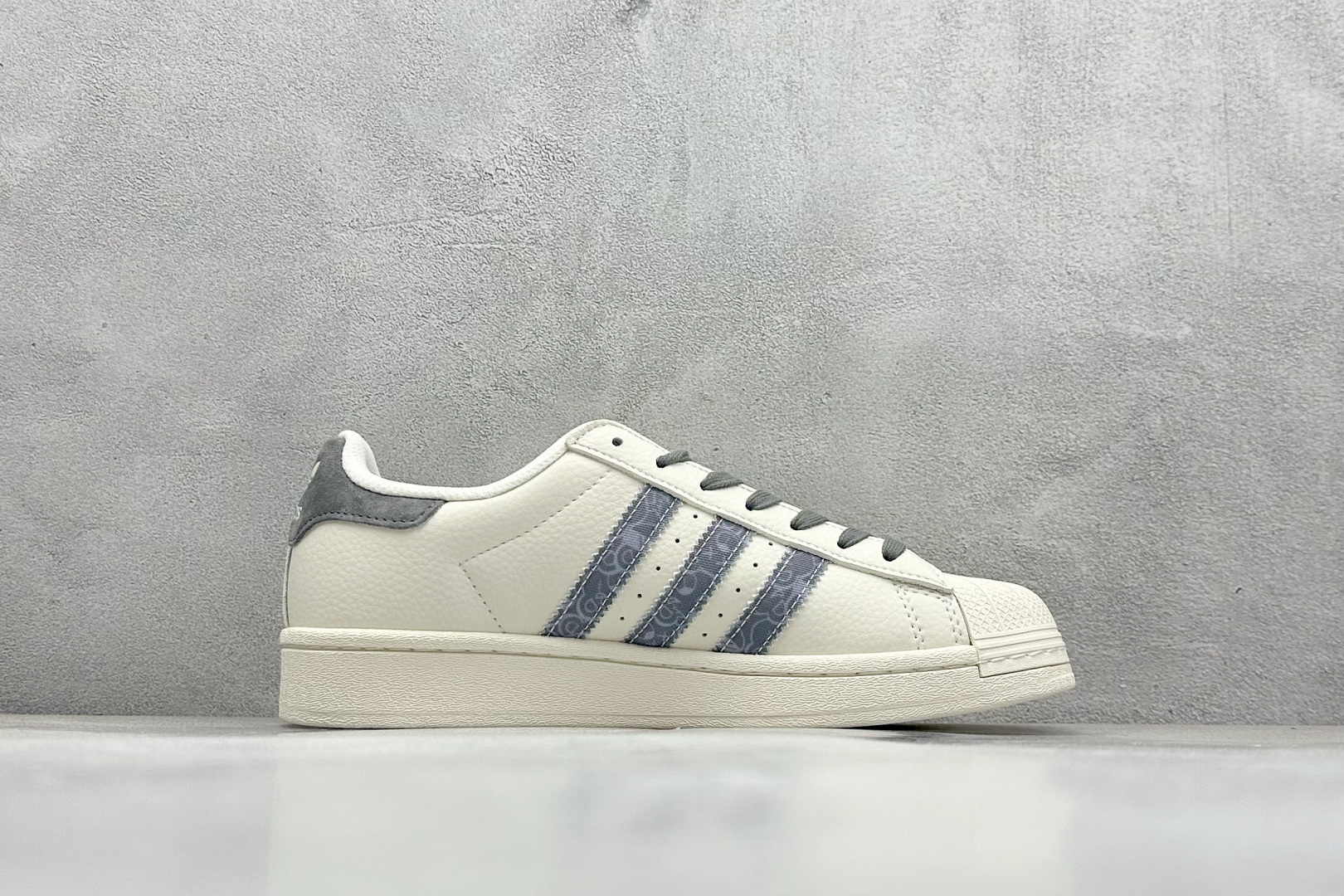 AD Originals Superstar 小熊 白蓝黄 XS0011 AD Originals Superstar 小熊 白蓝黄 XS0011