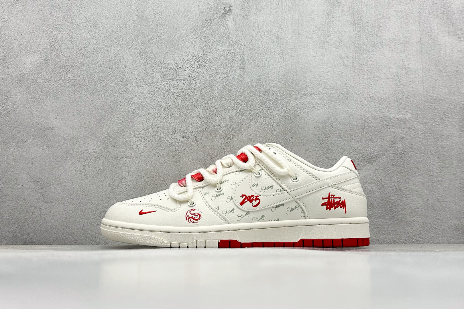 Nike SB Dunk Low x Stussy 白红小钩绑带 SJ2068-259