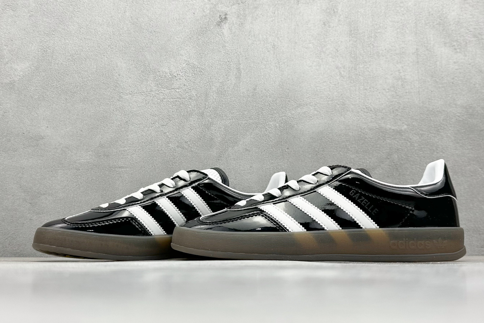 160 Adidas Originals Gazelle Indoor 三叶草复古休闲防滑耐磨低帮板鞋 JQ8124