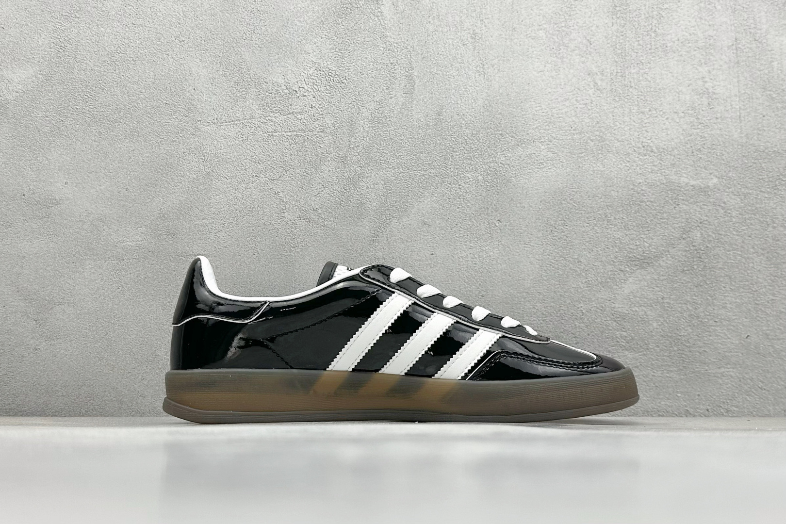 160 Adidas Originals Gazelle Indoor 三叶草复古休闲防滑耐磨低帮板鞋 JQ8124