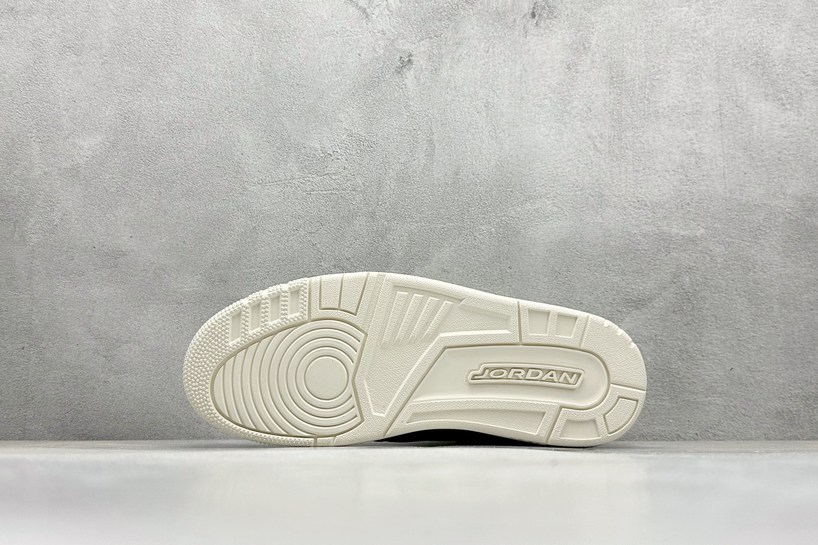 260 Kw版 Jordan Spizike Low AJ 3.5 乔丹合体元素 文化休闲板鞋 IB4464-025-Chinese UA Cheap High Quatity Brand Clothes Bags handbags Sneakers wholesale wholesaler seller from China Factory suppliers Fashion Clothing Shoes best Quality Beautiful Price 260 Kw版 Jordan Spizike Low AJ 3.5 乔丹合体元素 文化休闲板鞋 IB4464-025