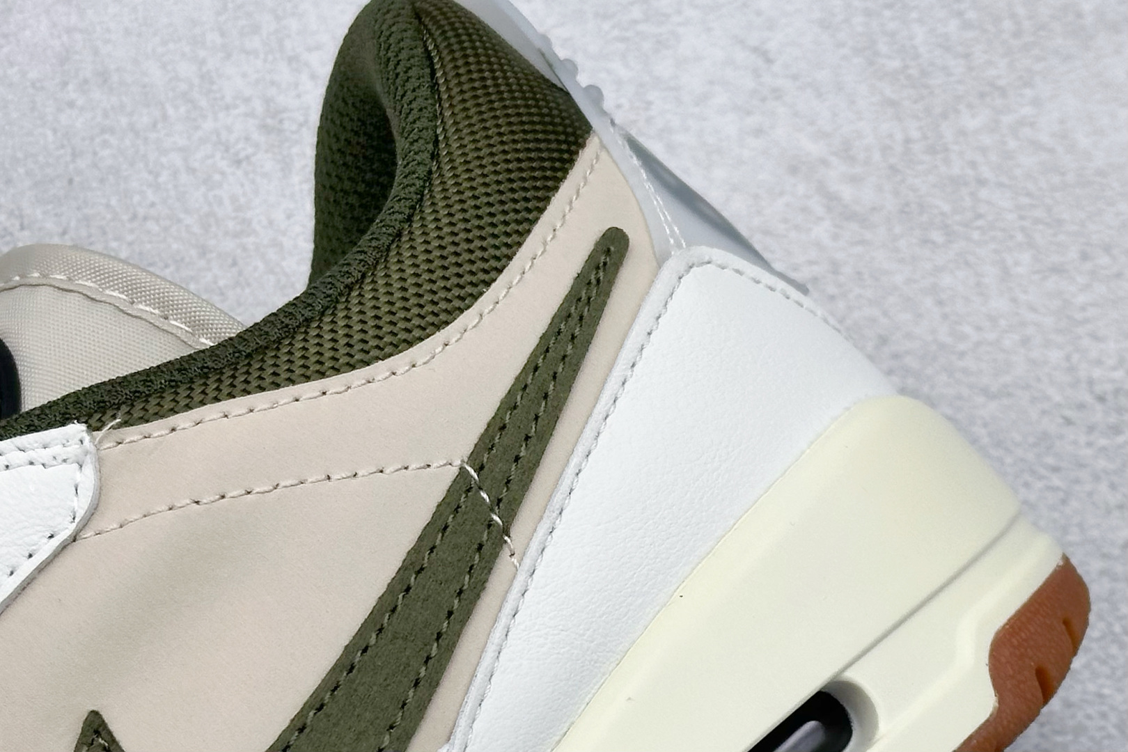 最强312 Air Jordan Legacy 312 Low 有着交错结合的设计 IB8856-121