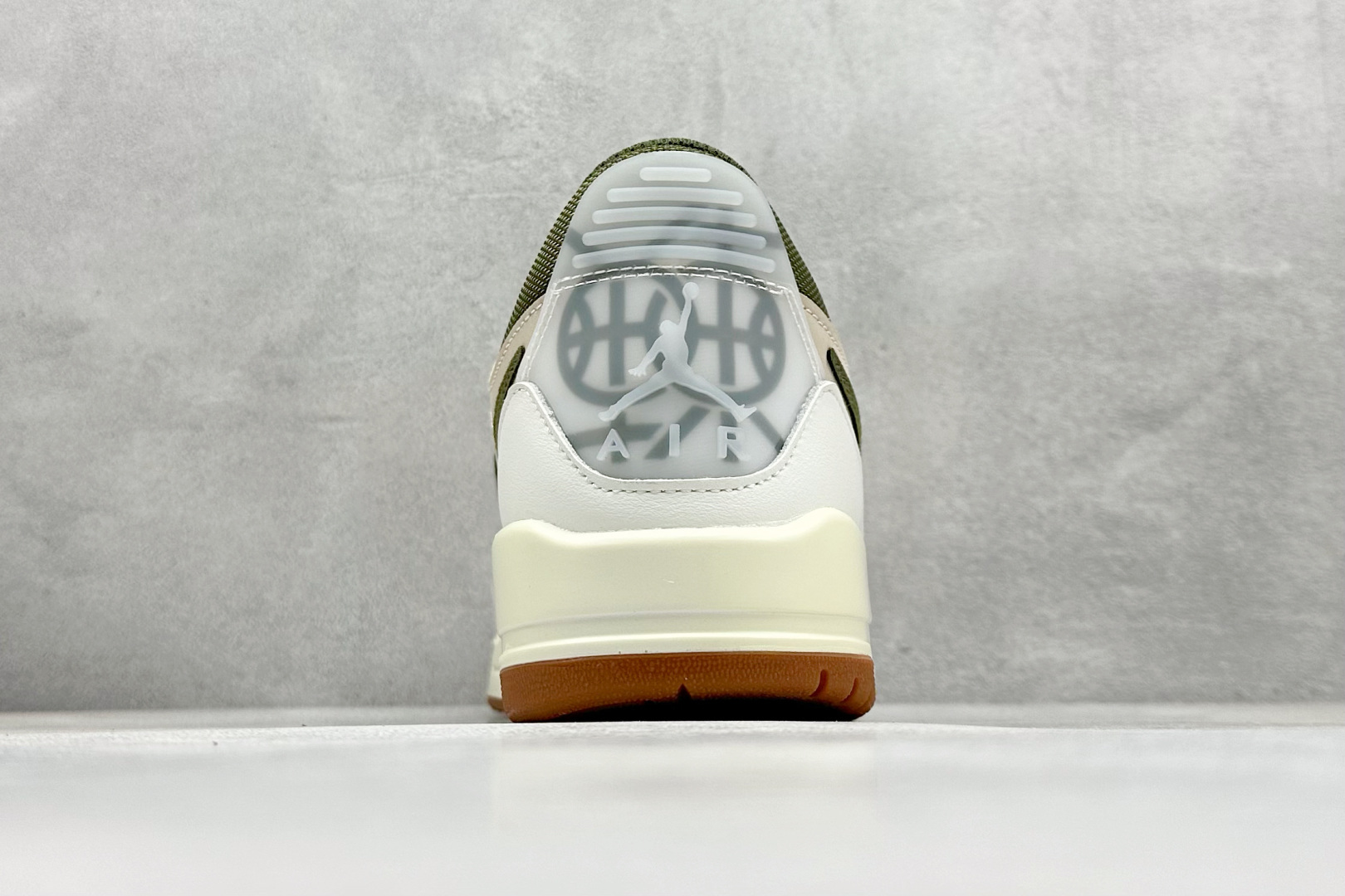 最强312 Air Jordan Legacy 312 Low 有着交错结合的设计 IB8856-121