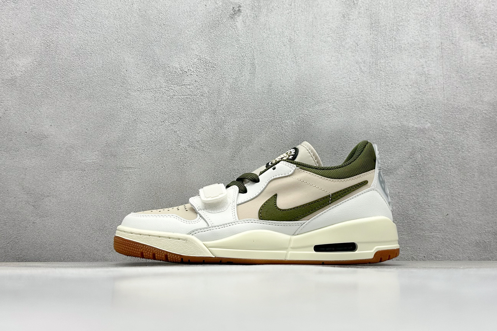 最强312 Air Jordan Legacy 312 Low 有着交错结合的设计 IB8856-121