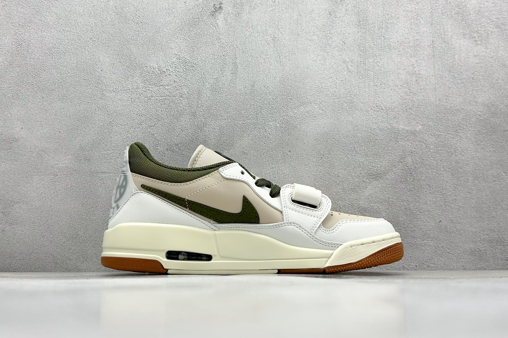 最强312 Air Jordan Legacy 312 Low 有着交错结合的设计 IB8856-121