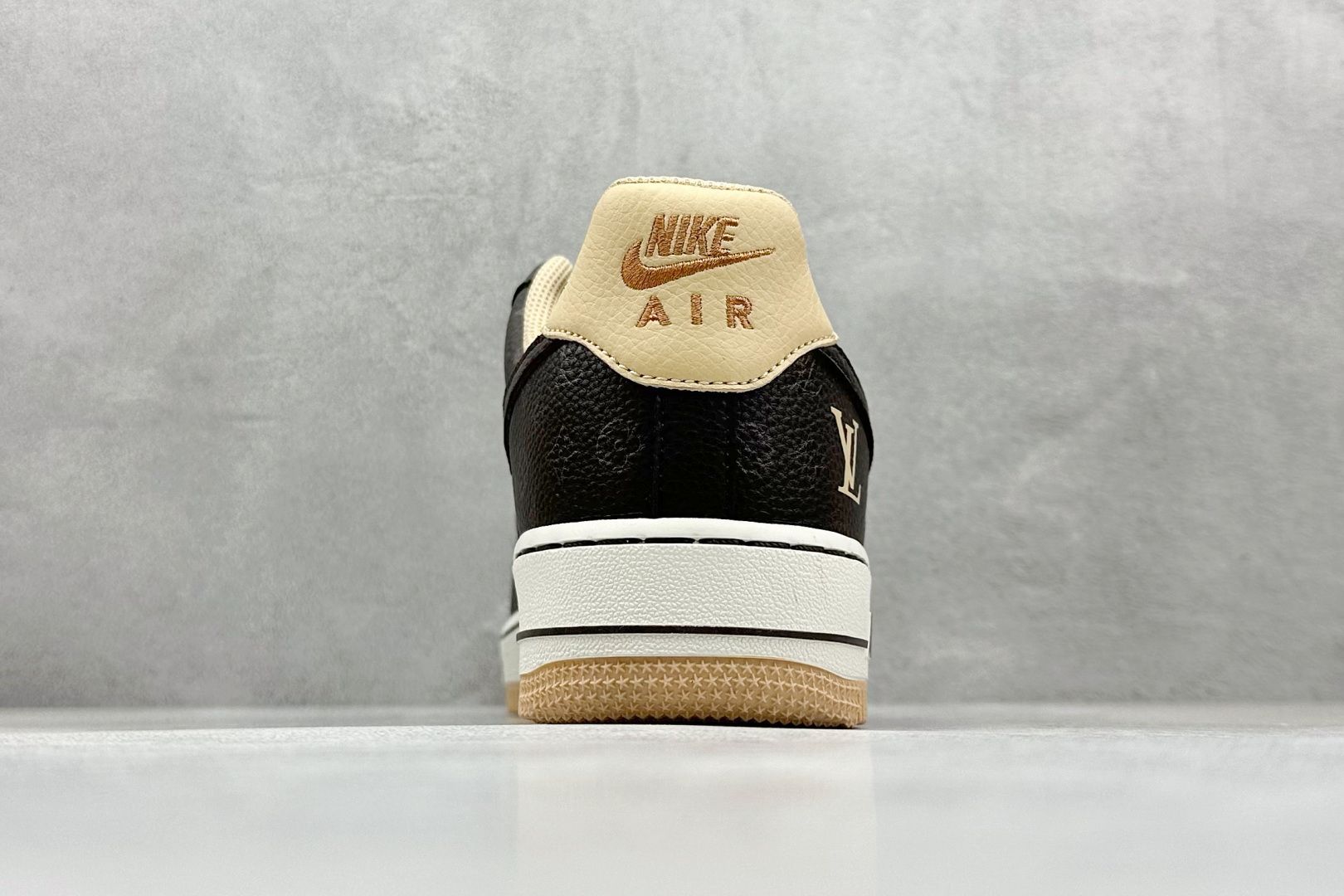 SC版Nike Air Force 1'07 Low LV联名 咖啡粽 空军一号低帮休闲板鞋 LW9279-007 SC版Nike Air Force 1'07 Low LV联名 咖啡粽 空军一号低帮休闲板鞋 LW9279-007