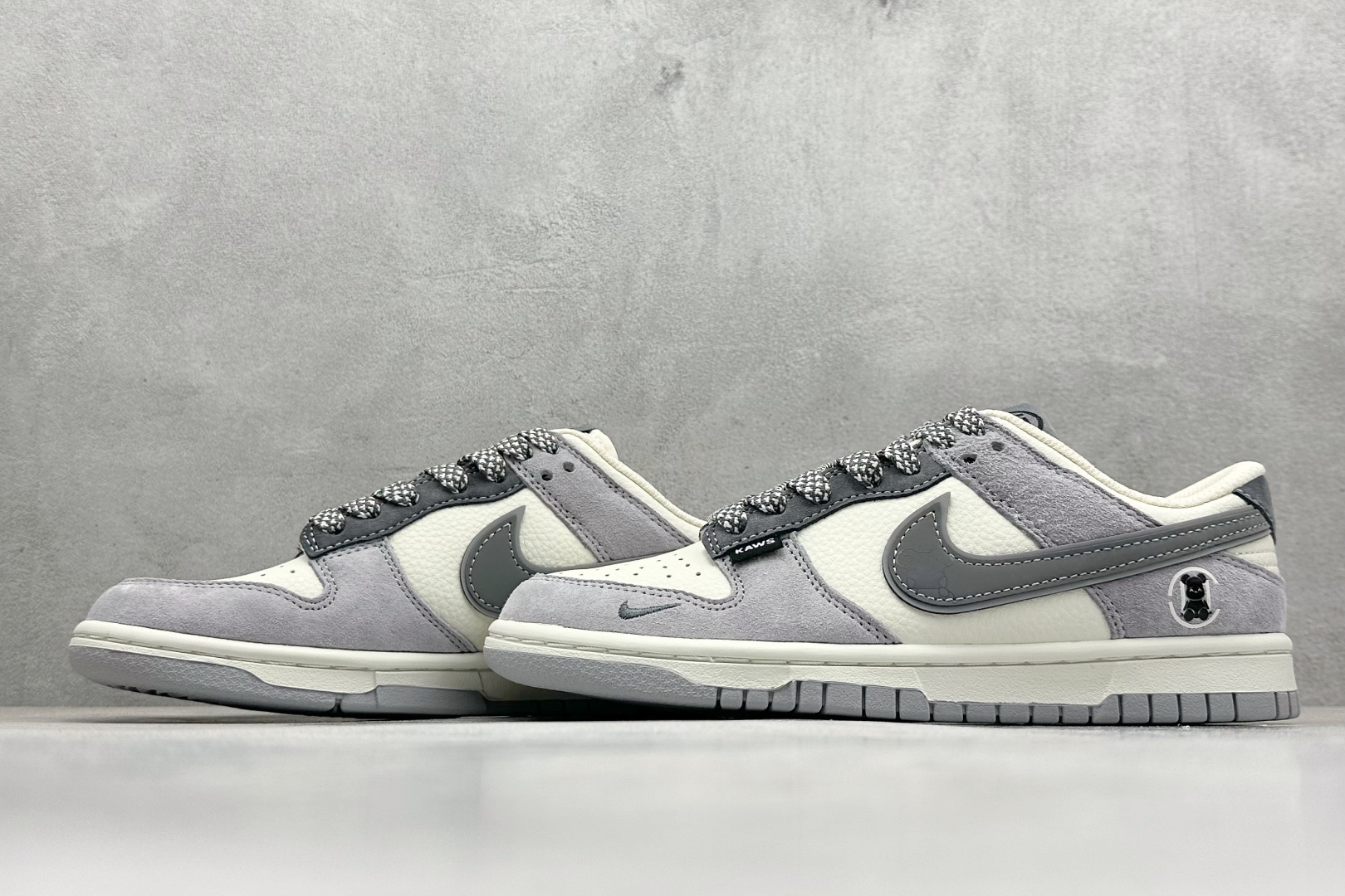 XC版Nk SB Dunk Low 暴力熊联名 双色字母勾 周年高端定制 低帮休闲板鞋 DJ2024-111