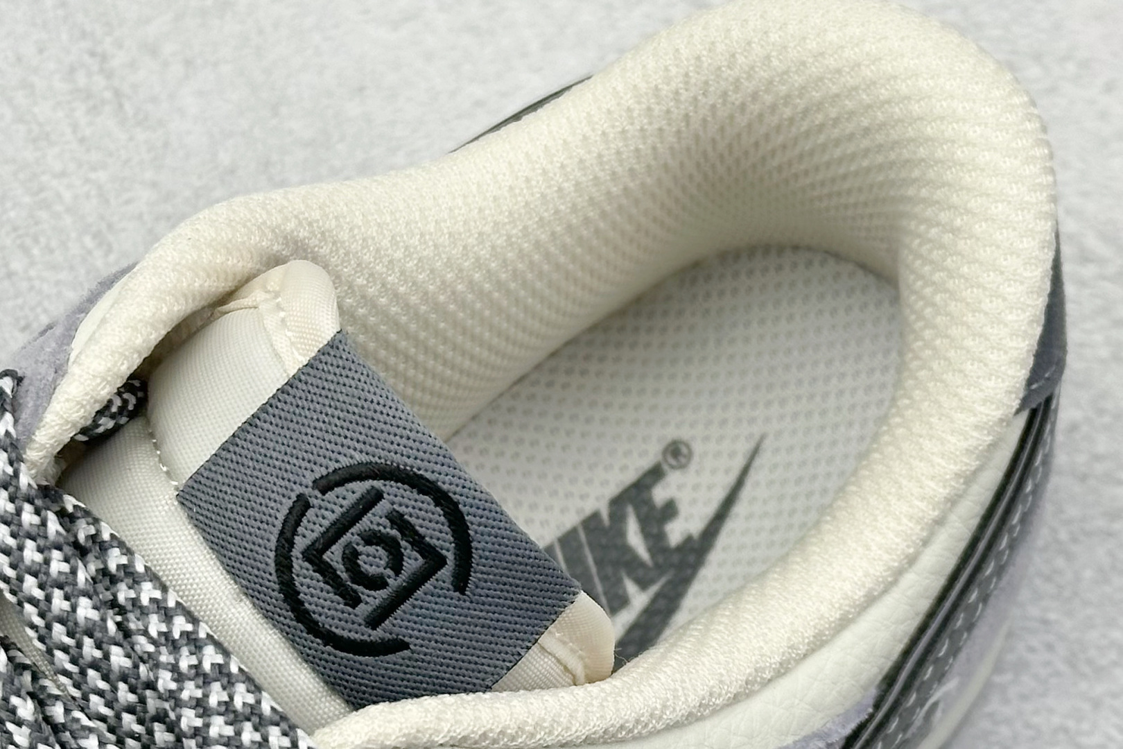 XC版Nk SB Dunk Low 暴力熊联名 双色字母勾 周年高端定制 低帮休闲板鞋 DJ2024-111