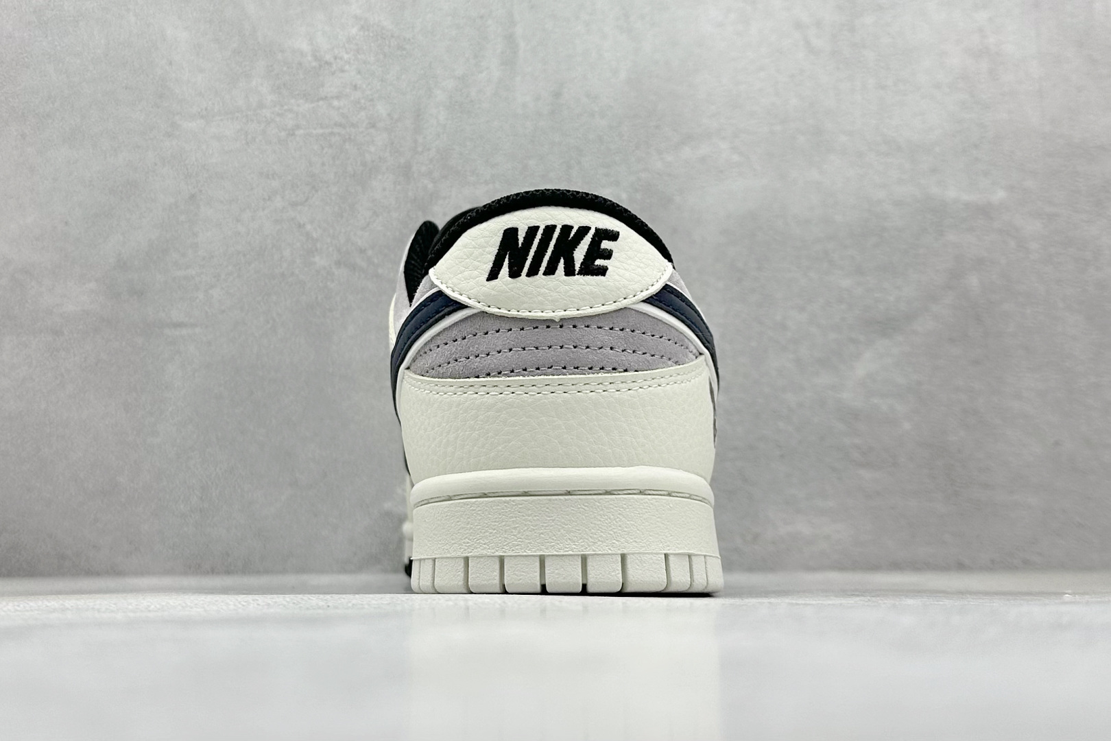 XC版Nk SB Dunk Low 暴力熊联名 浅灰猪八 周年高端定制 低帮休闲板鞋 DJ2024-109