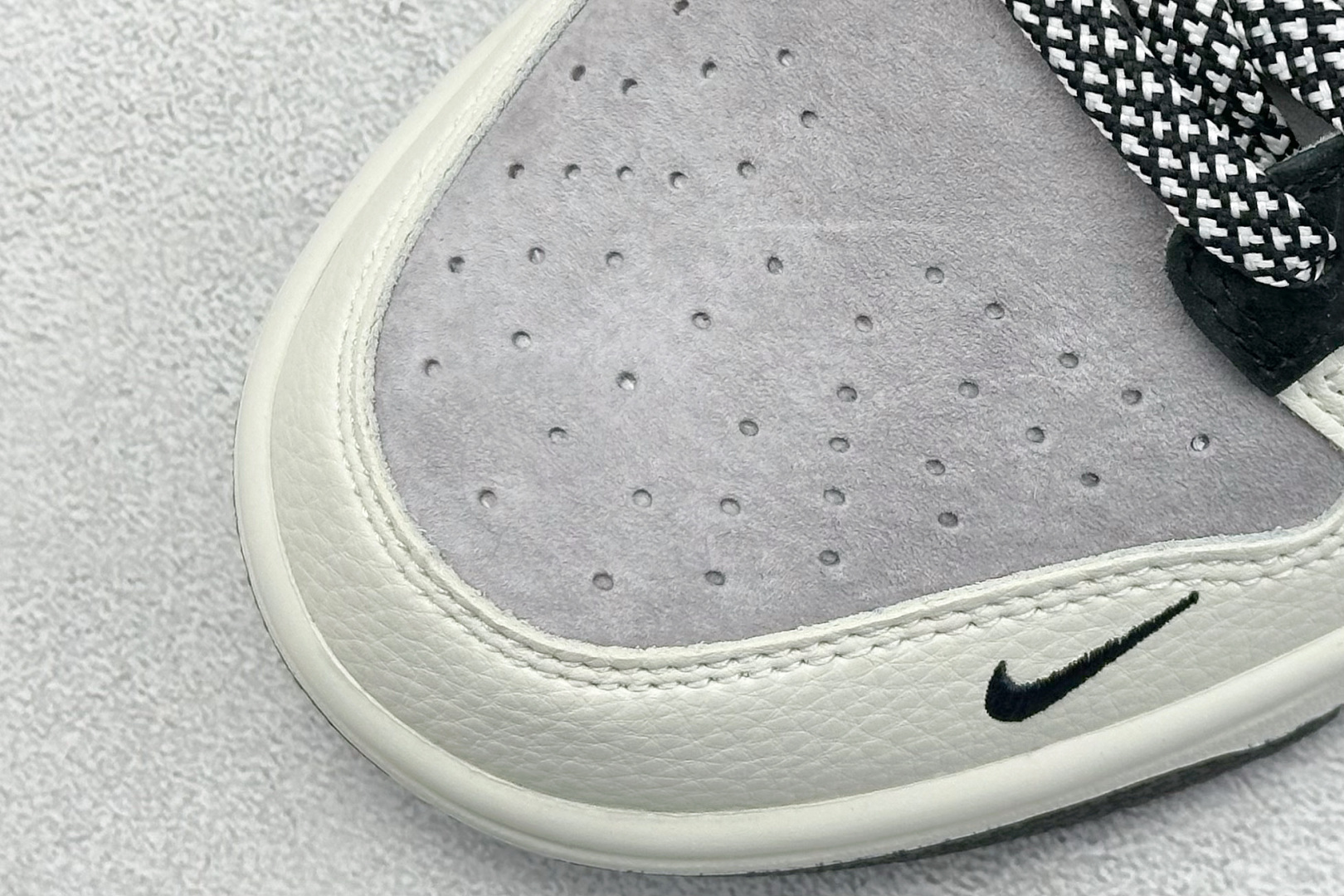 XC版Nk SB Dunk Low 暴力熊联名 浅灰猪八 周年高端定制 低帮休闲板鞋 DJ2024-109