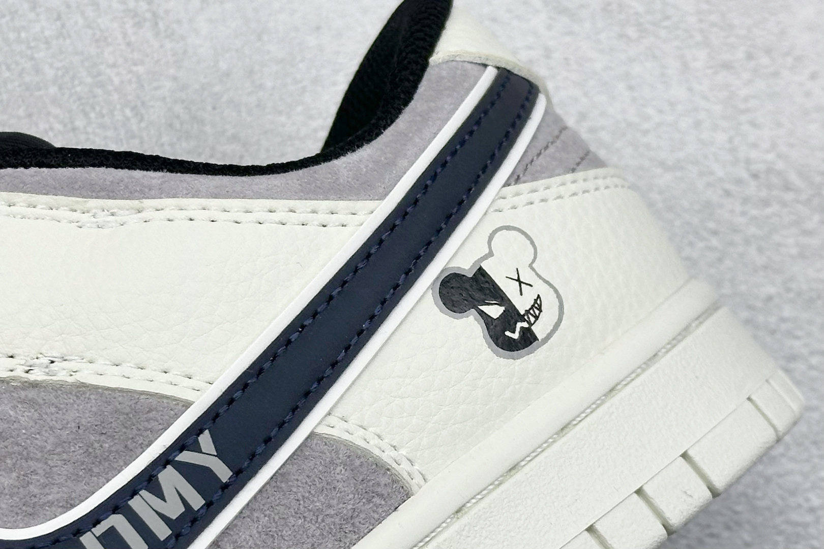 XC版Nk SB Dunk Low 暴力熊联名 浅灰猪八 周年高端定制 低帮休闲板鞋 DJ2024-109