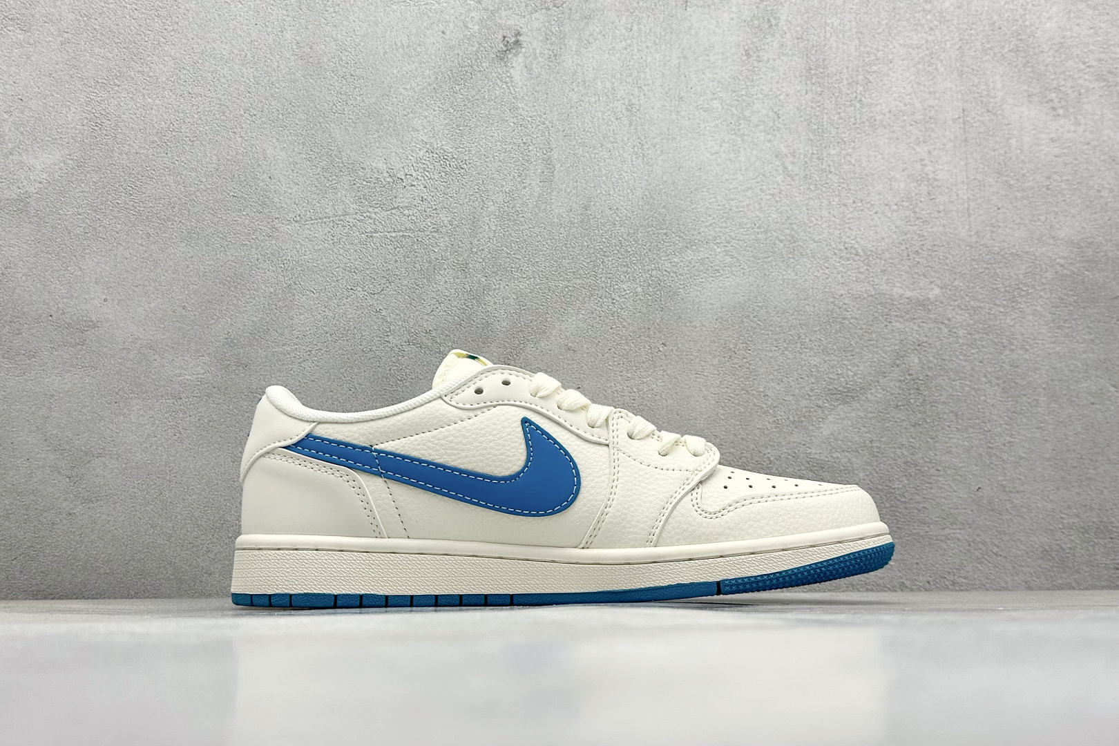 XC版Travis Scott x Fragment Design x Air Jordan 1 Low SP AJ1 乔1古驰联名 蓝勾蓝底 低帮文化休闲板鞋 ZH2598-165 XC版Travis Scott x Fragment Design x Air Jordan 1 Low SP AJ1 乔1古驰联名 蓝勾蓝底 低帮文化休闲板鞋 ZH2598-165