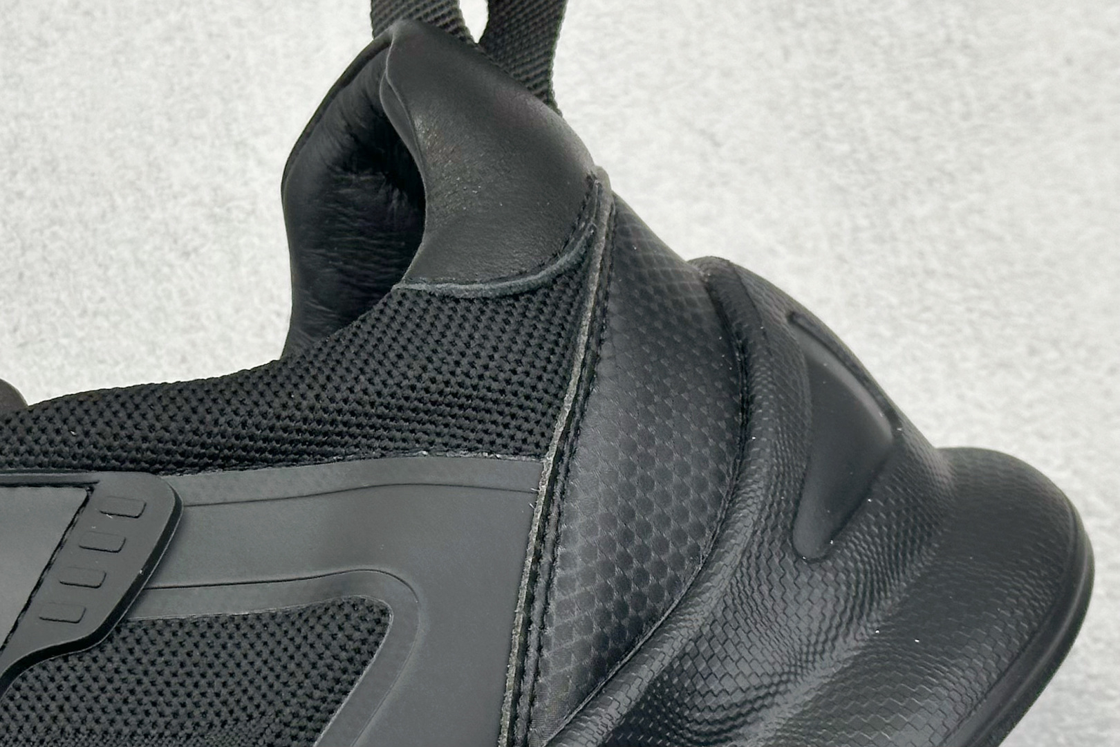 Ecco 爱步健步BIOM系列新款飞织网面百搭潮流户外运动鞋 825864