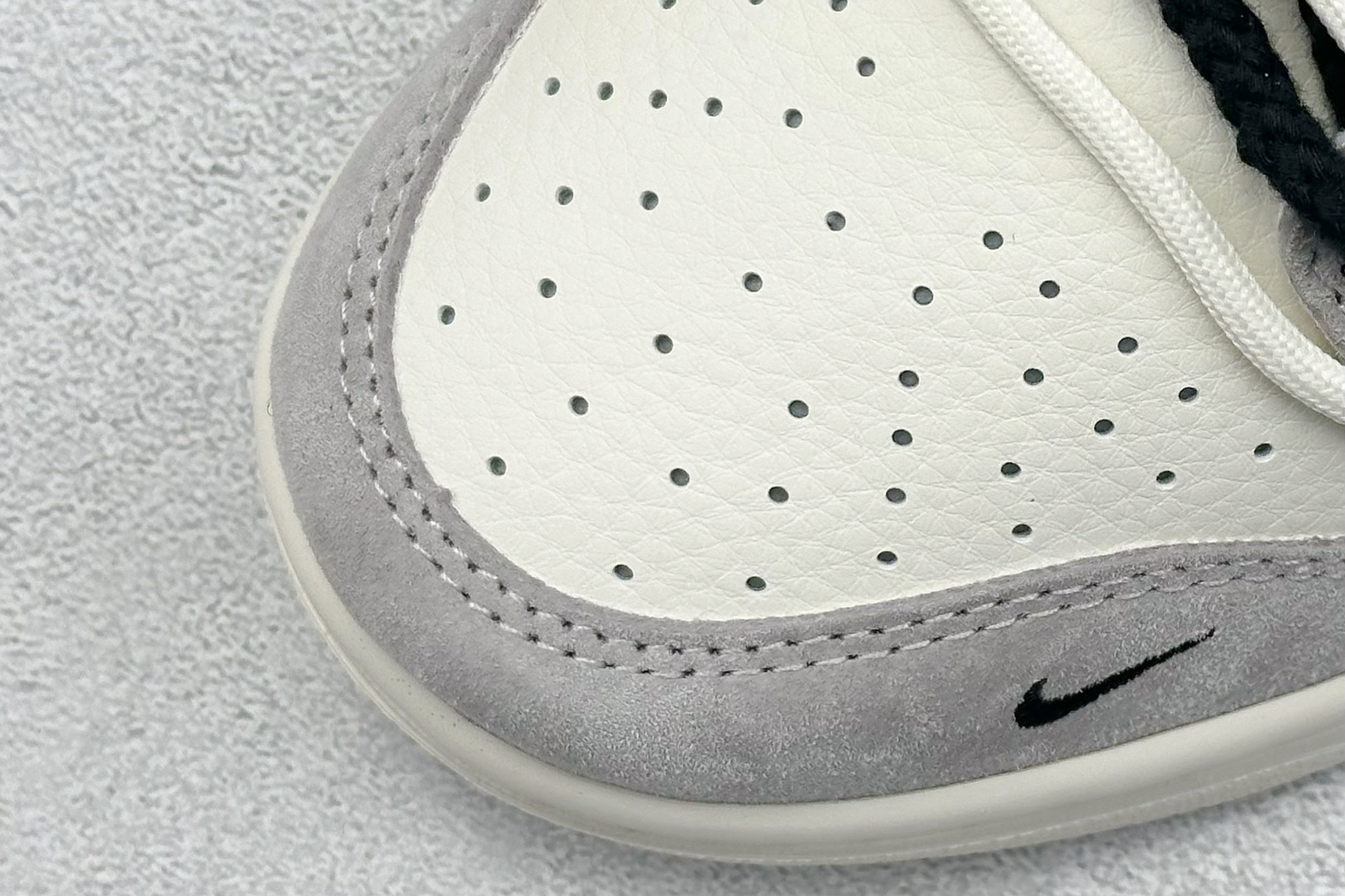 Nk SB Dunk Low 斯图西-绑带弹幕黑勾 周年高端定制 低帮休闲板鞋 SJ2068-306