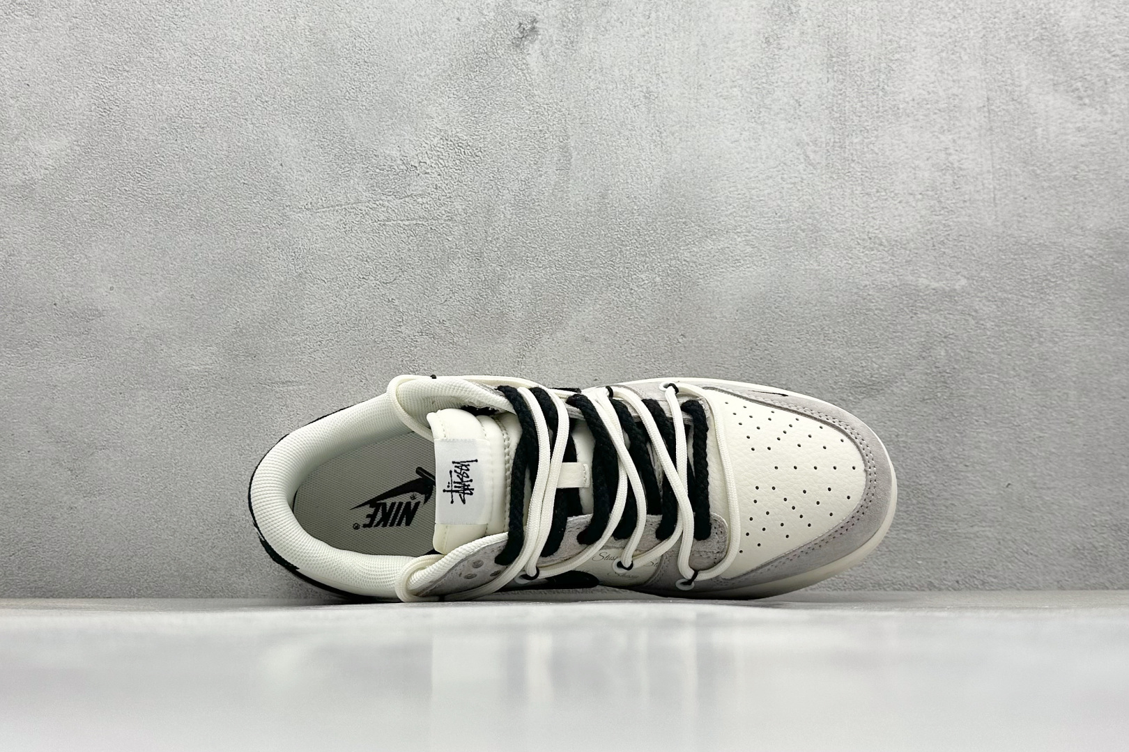 Nk SB Dunk Low 斯图西-绑带弹幕黑勾 周年高端定制 低帮休闲板鞋 SJ2068-306