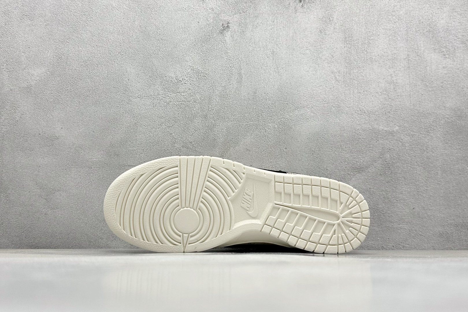 Nk SB Dunk Low 斯图西-绑带弹幕黑勾 周年高端定制 低帮休闲板鞋 SJ2068-306