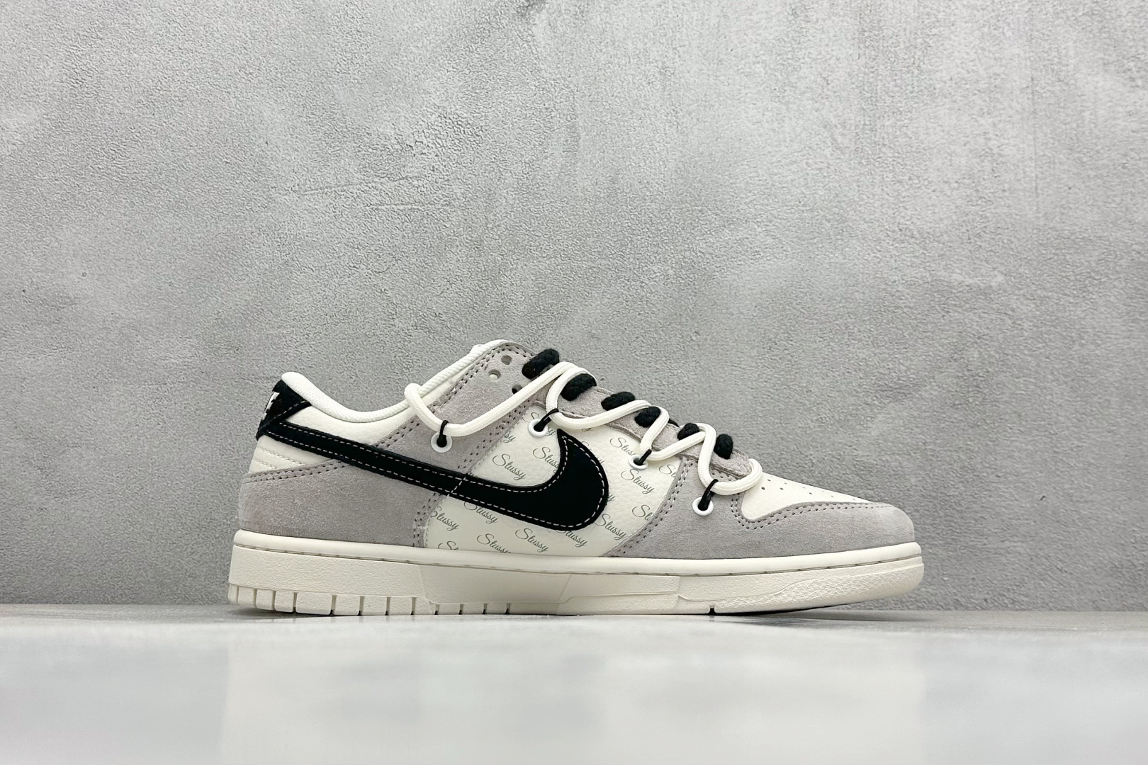 Nk SB Dunk Low 斯图西-绑带弹幕黑勾 周年高端定制 低帮休闲板鞋 SJ2068-306
