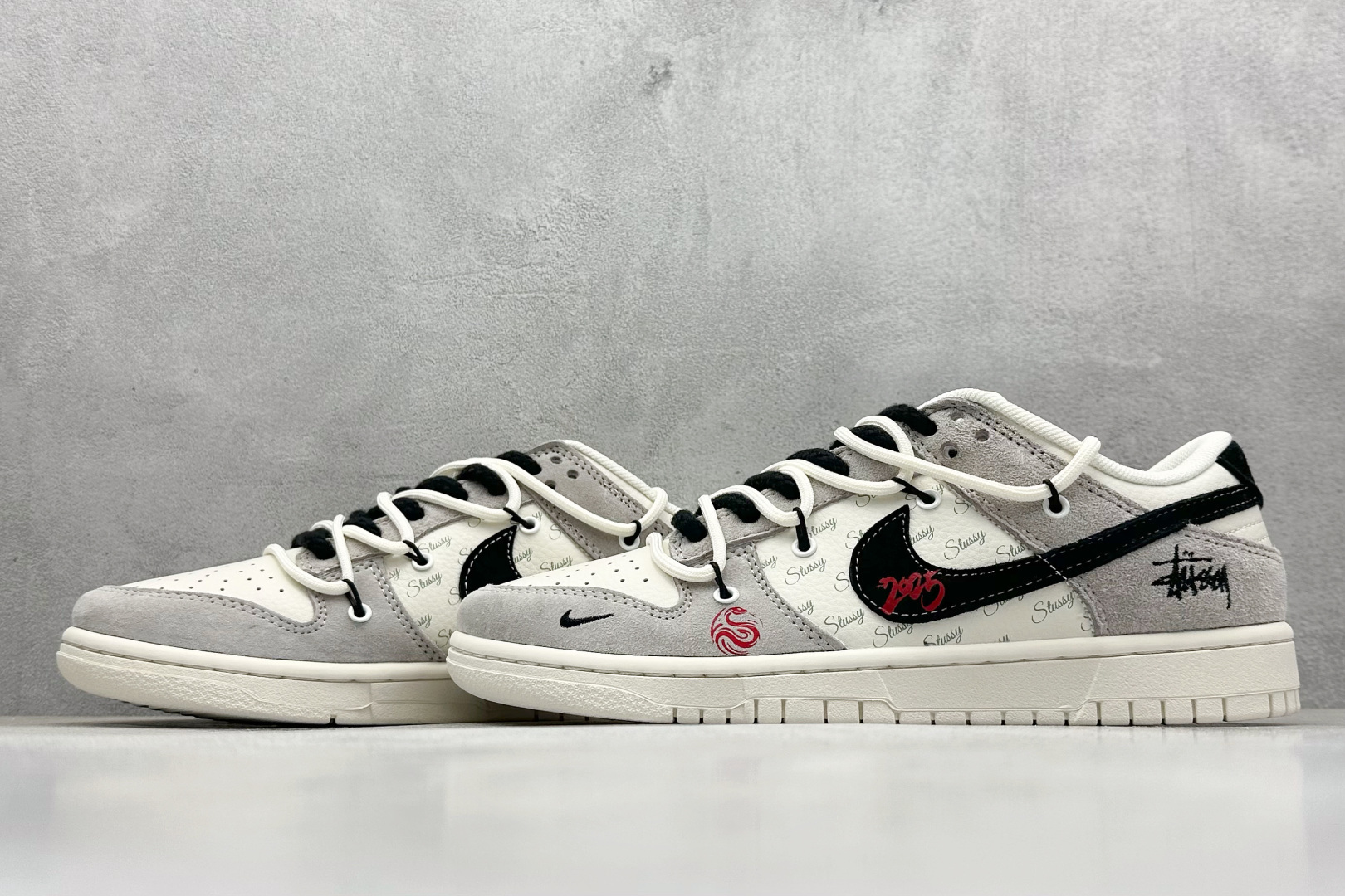 Nk SB Dunk Low 斯图西-绑带弹幕黑勾 周年高端定制 低帮休闲板鞋 SJ2068-306