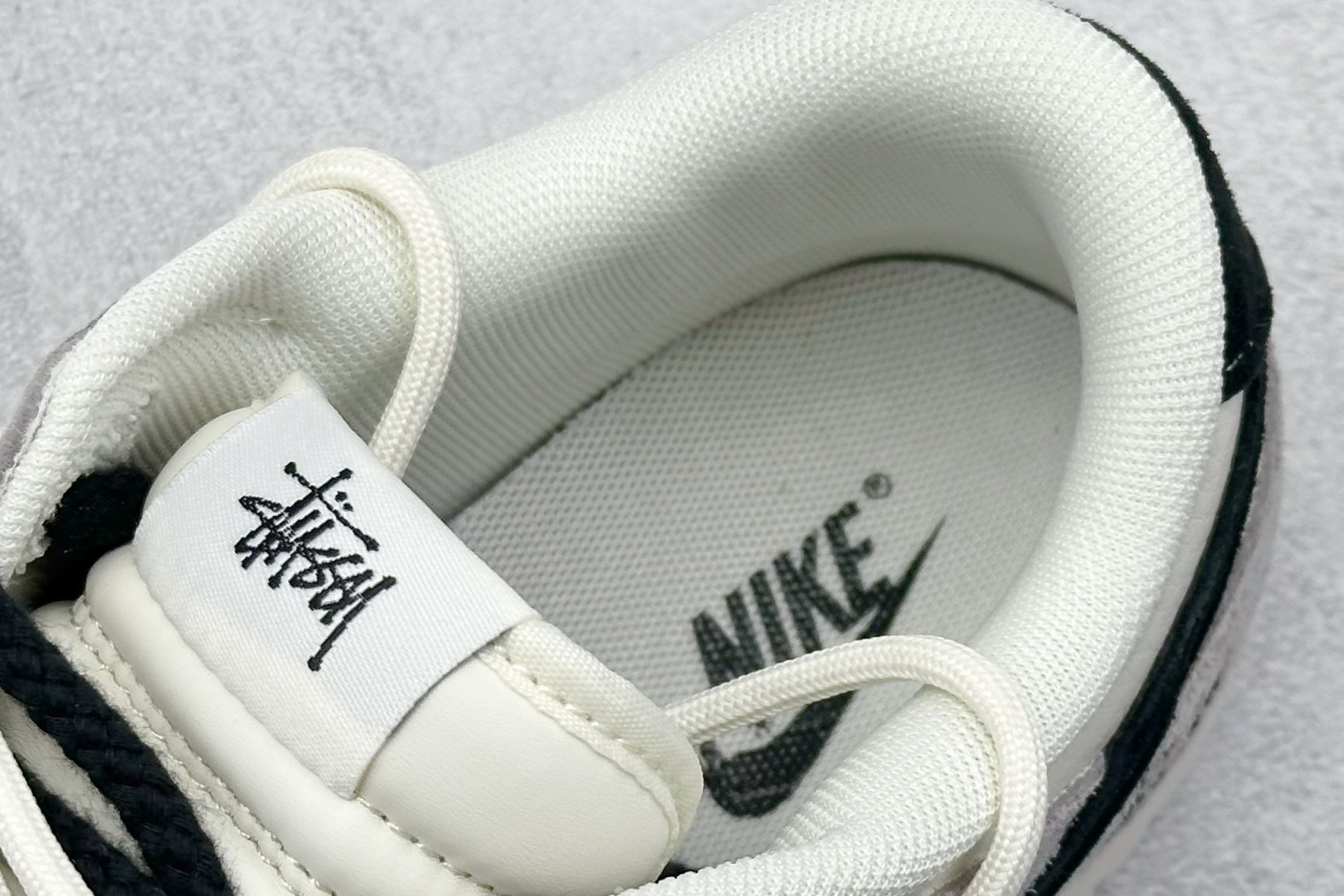 Nk SB Dunk Low 斯图西-绑带弹幕黑勾 周年高端定制 低帮休闲板鞋 SJ2068-306