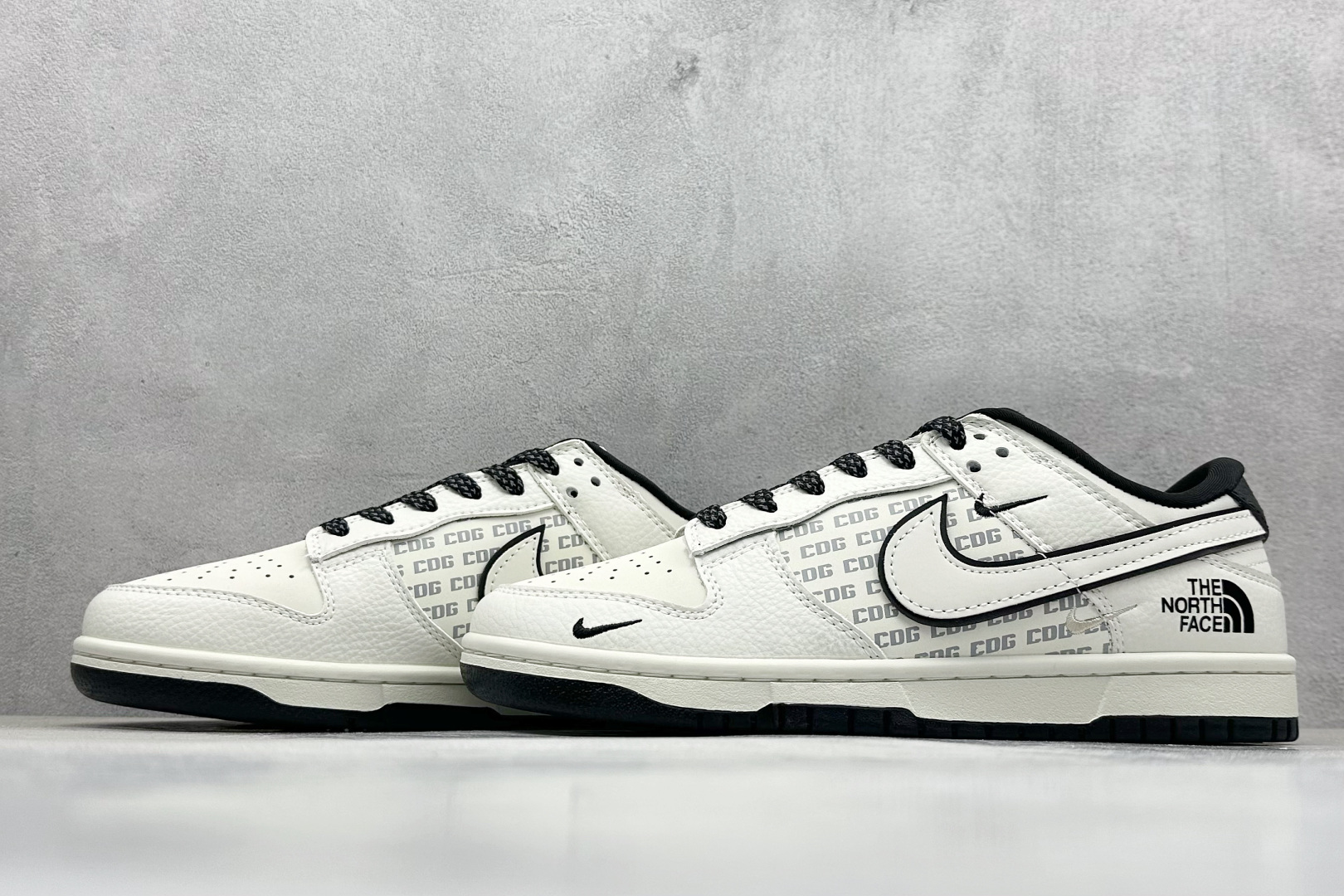 SC版Nike SB Dunk Low 北面联名 黑白三小勾 周年高端定制 低帮休闲板鞋 SC9207-423