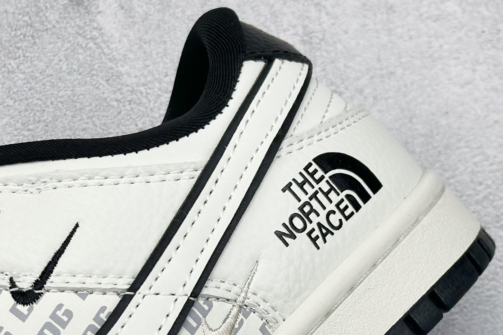 SC版Nike SB Dunk Low 北面联名 黑白三小勾 周年高端定制 低帮休闲板鞋 SC9207-423