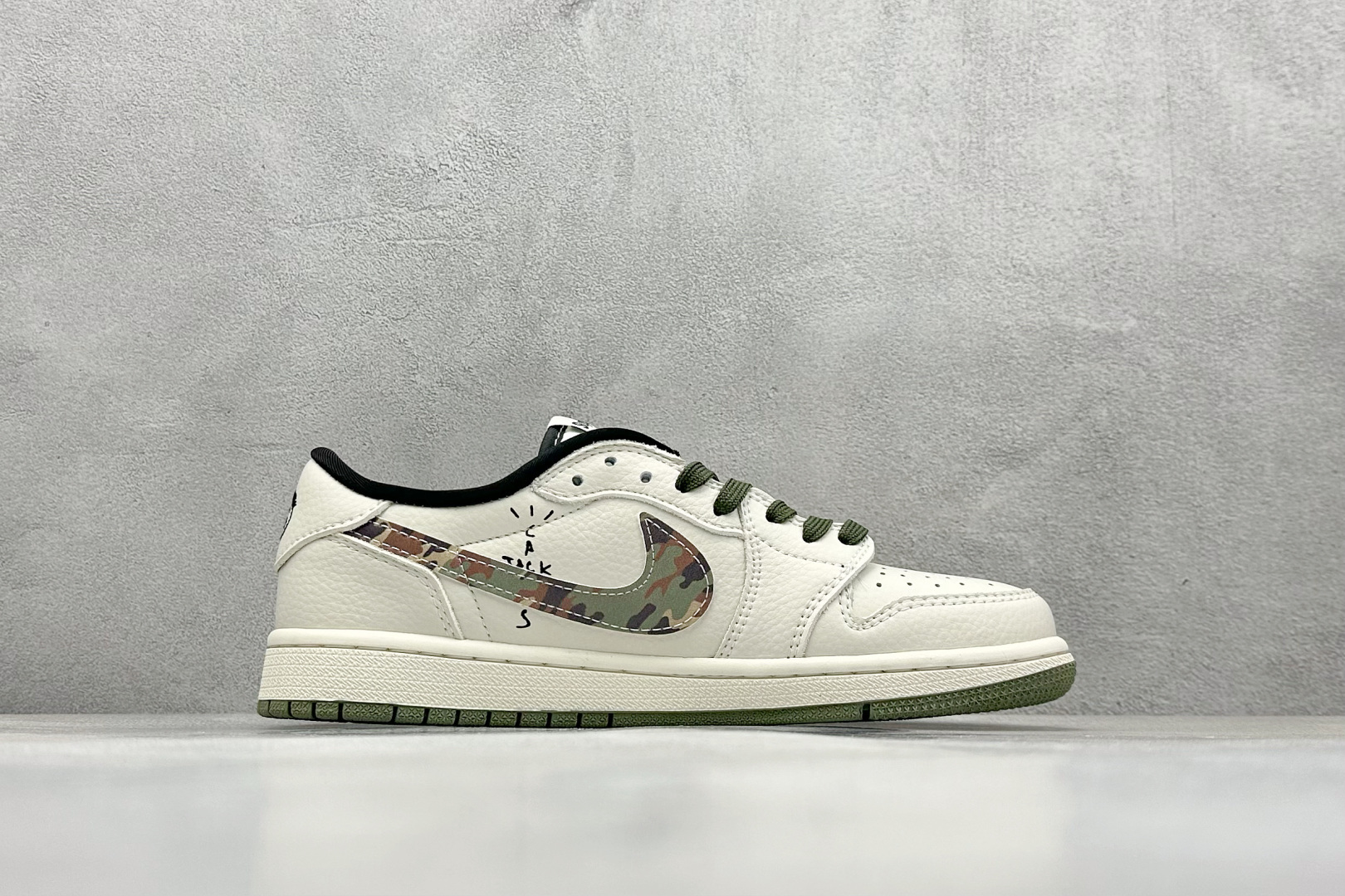 XC版Travis Scott x Fragment Design x Air Jordan 1 Low SP AJ1 乔1 Supreme联名 迷彩勾 低帮文化休闲板鞋 XS2024-046