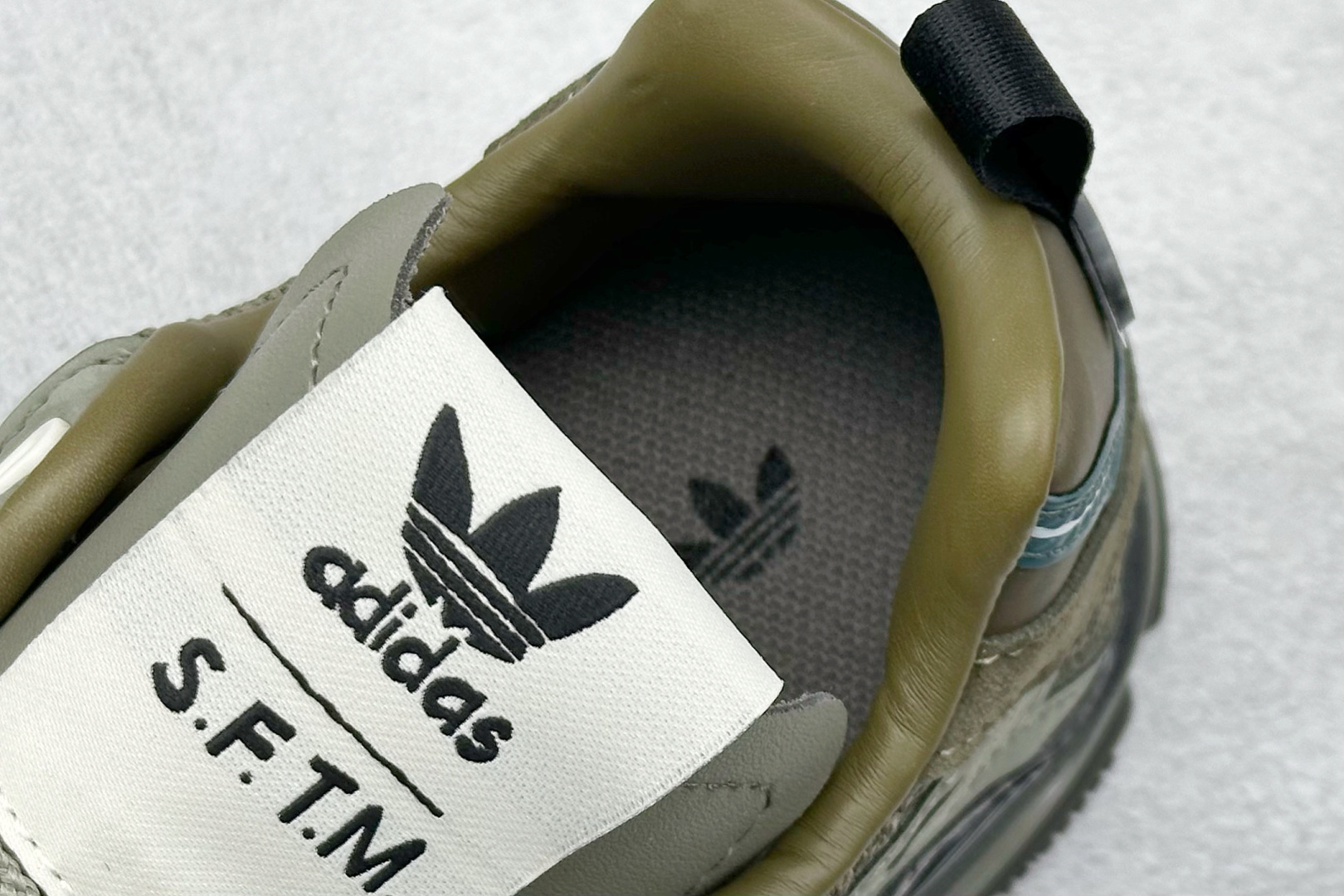 SFTM x AD Originals Adistar Cushion 复古前卫科技休闲运动老爹鞋 JR8045