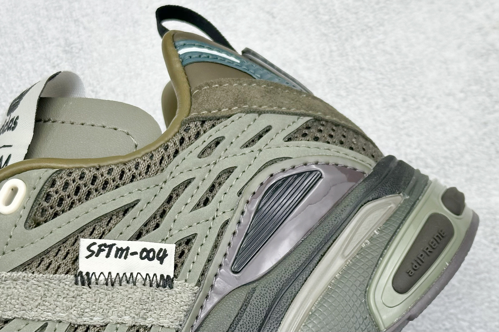 SFTM x AD Originals Adistar Cushion 复古前卫科技休闲运动老爹鞋 JR8045