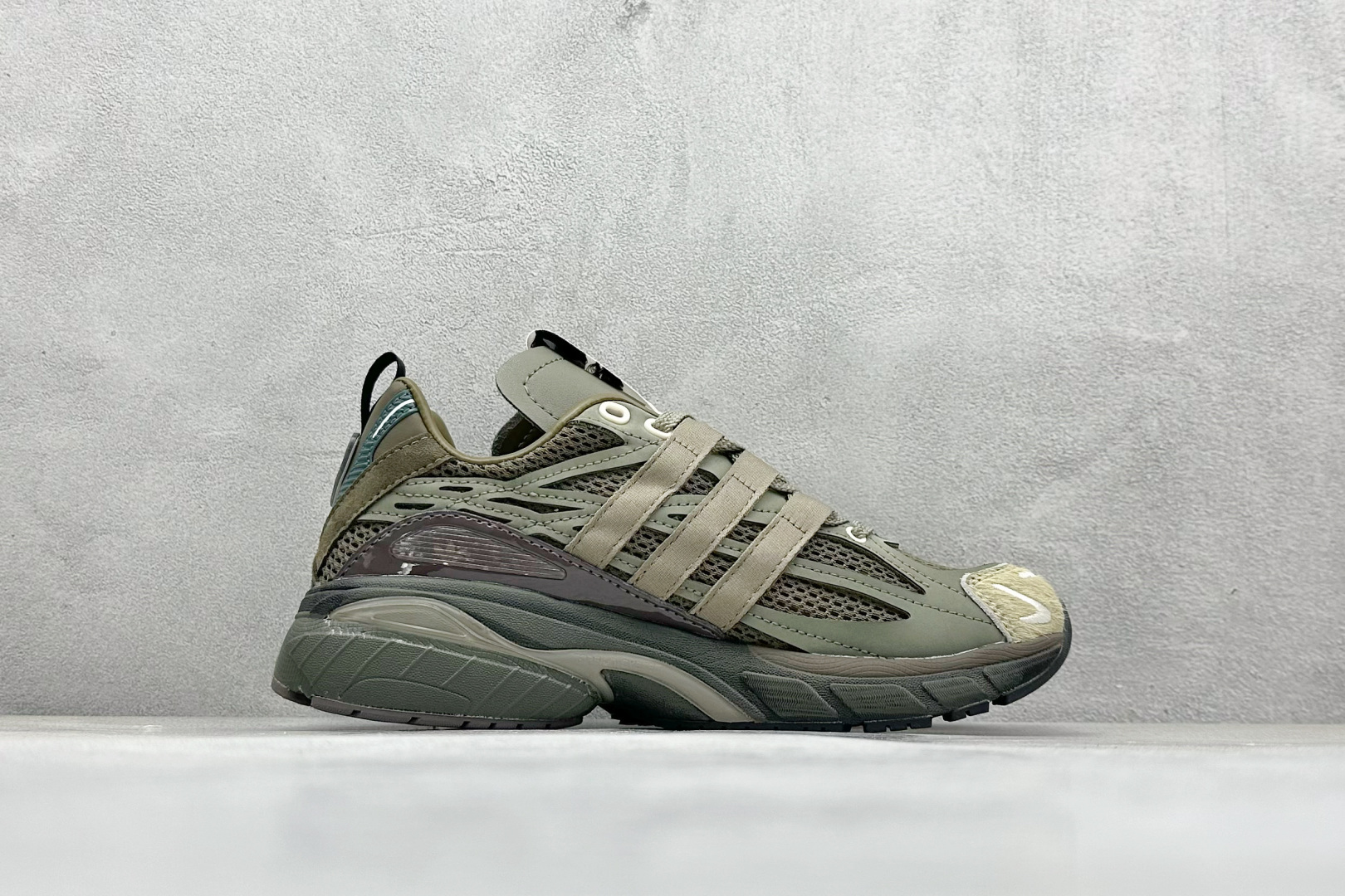 SFTM x AD Originals Adistar Cushion 复古前卫科技休闲运动老爹鞋 JR8045