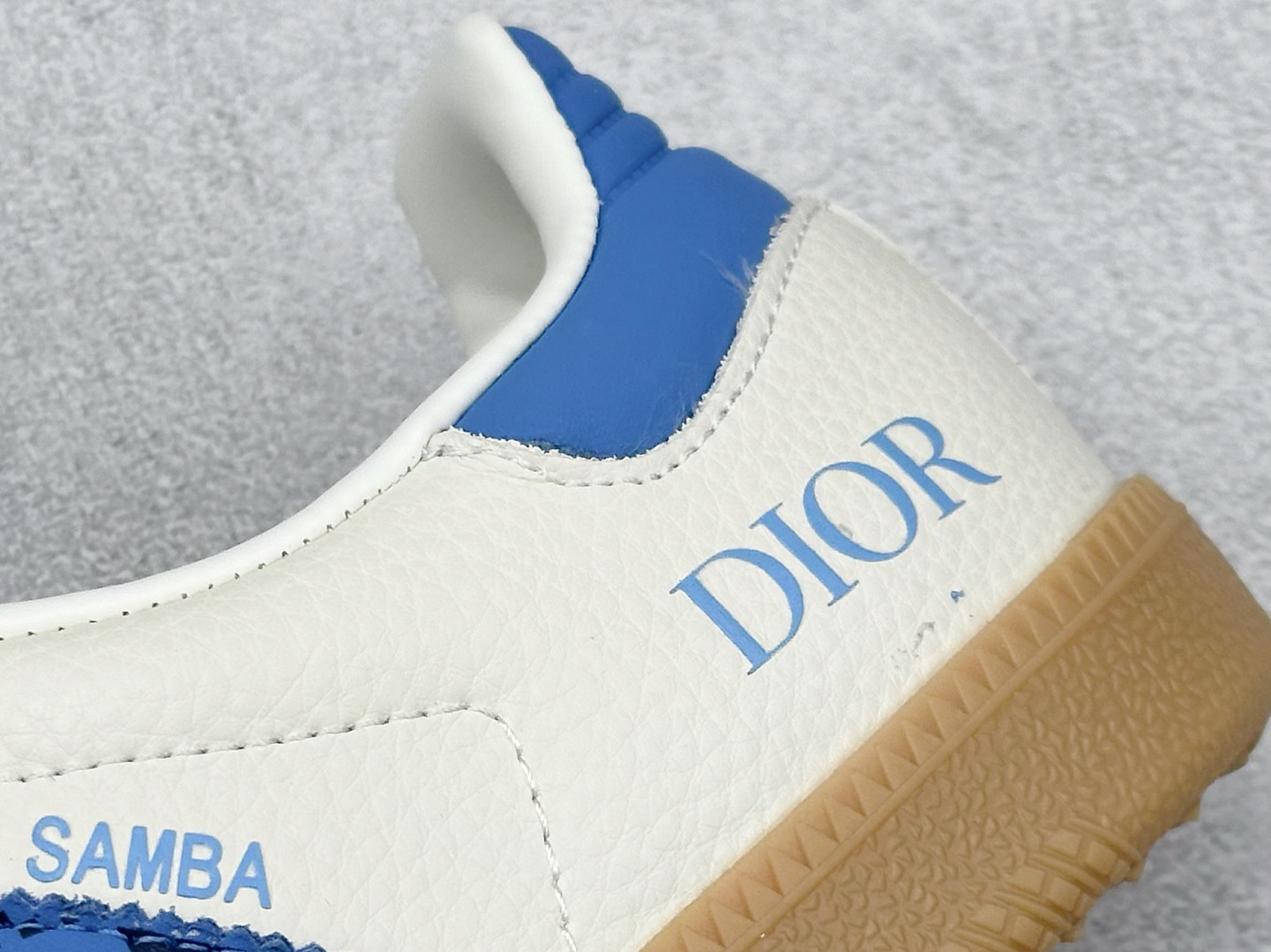 adidas originals Samba x DIOR 蓝白 桑巴舞系列复古经典轻便板鞋 XR0004