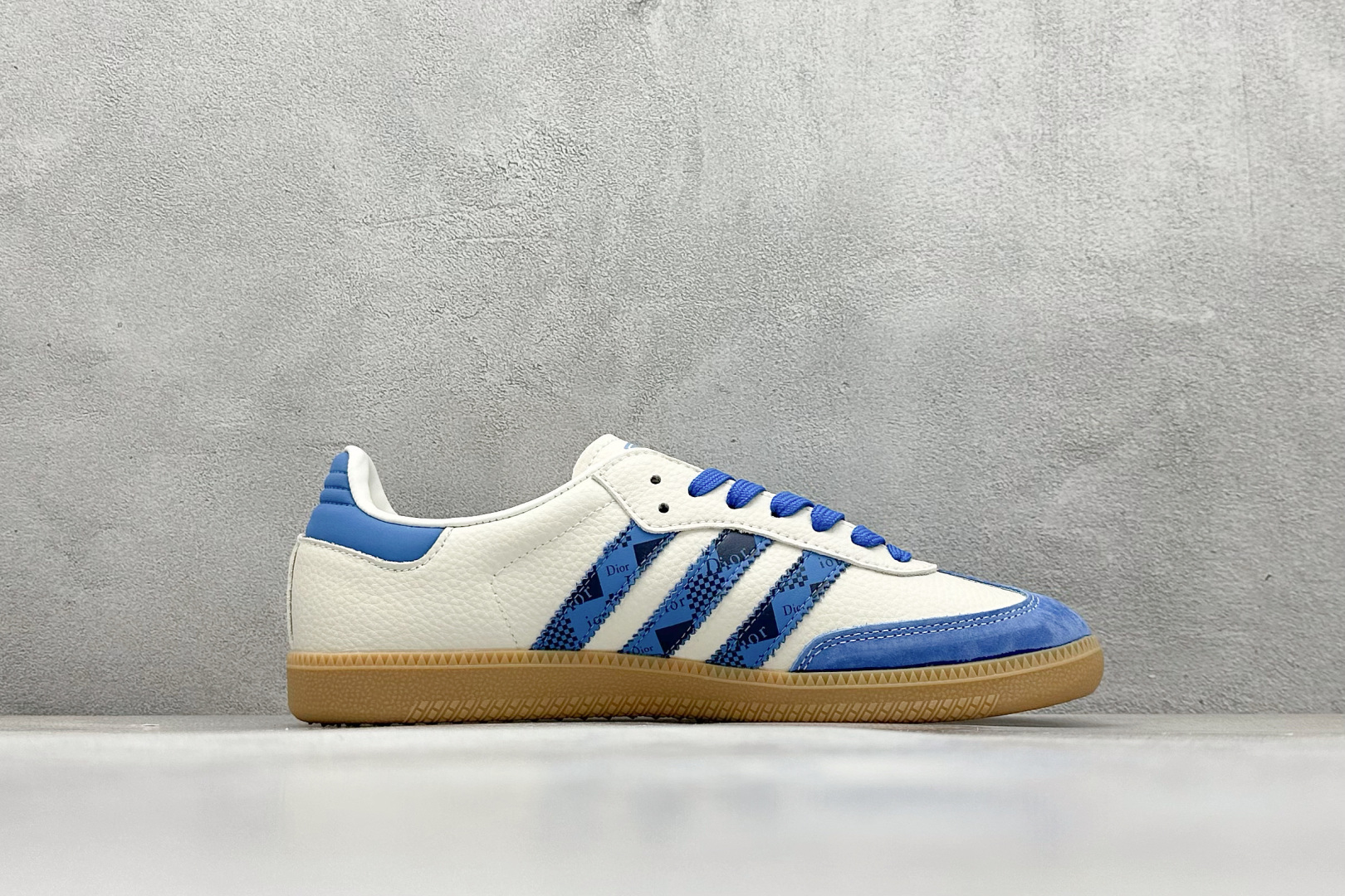 adidas originals Samba x DIOR 蓝白 桑巴舞系列复古经典轻便板鞋 XR0004