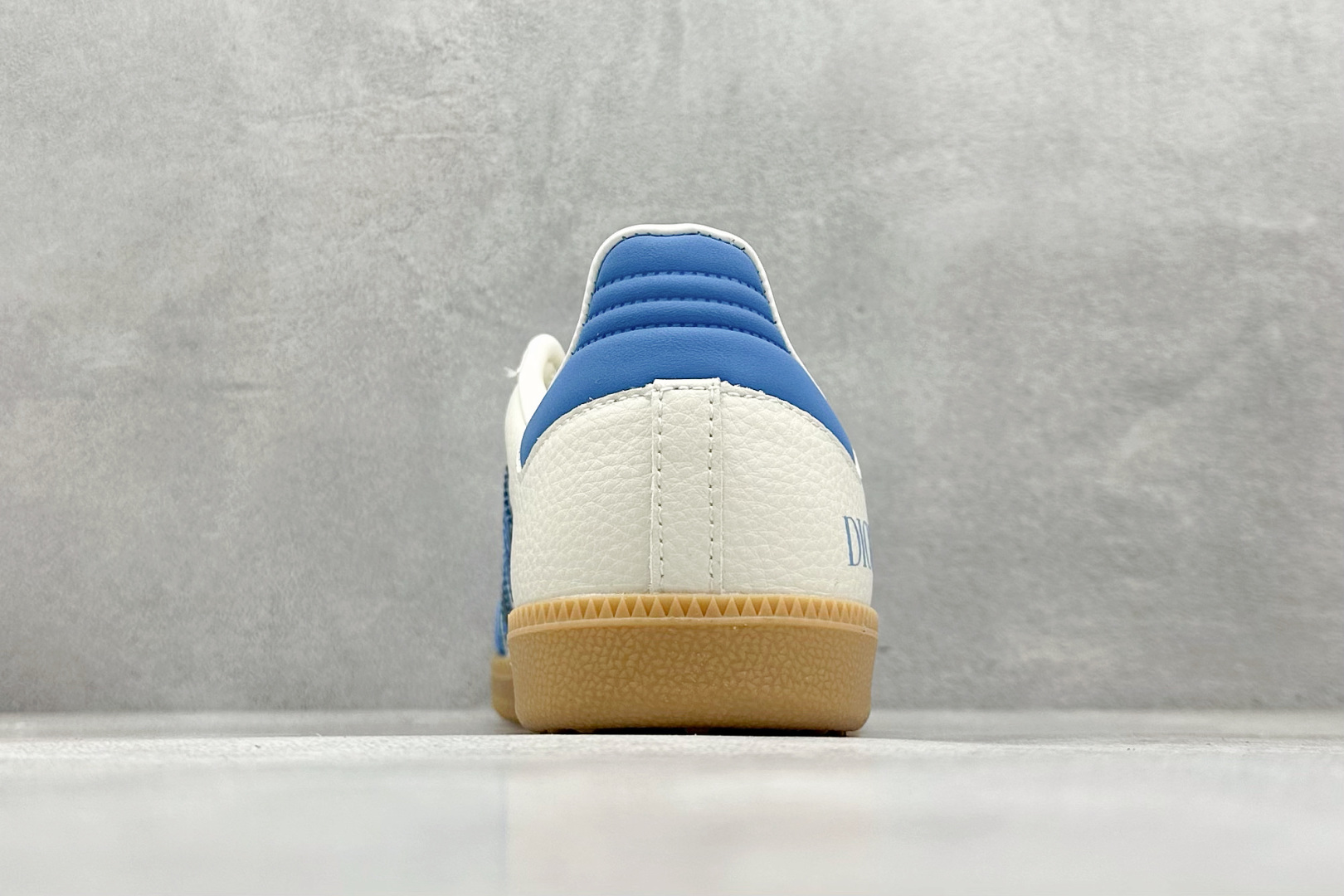 adidas originals Samba x DIOR 蓝白 桑巴舞系列复古经典轻便板鞋 XR0004