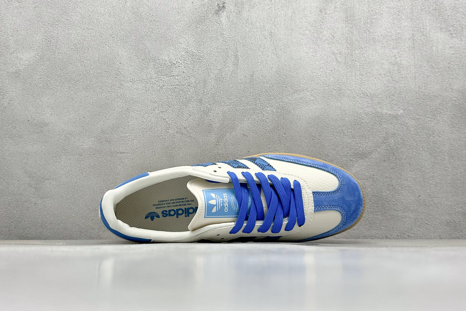 adidas originals Samba x DIOR 蓝白 桑巴舞系列复古经典轻便板鞋 XR0004